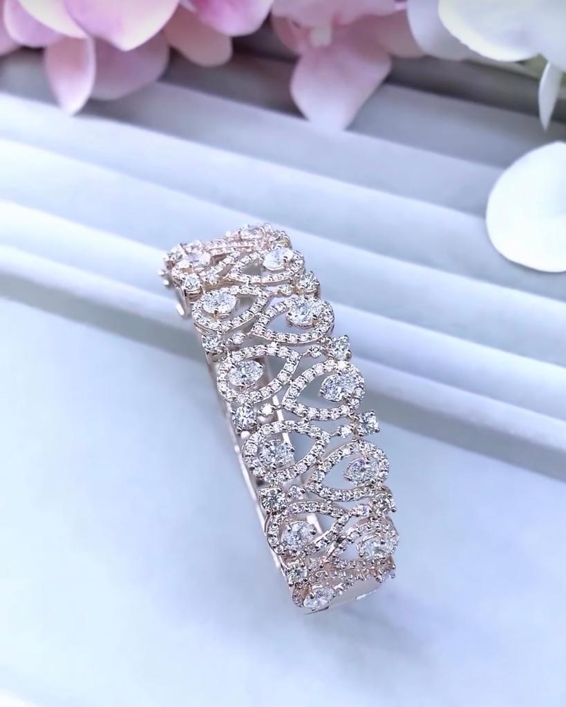 Contemporain Diamants certifiés 7,00 carats  Bracelet contemporain en or 18K  en vente