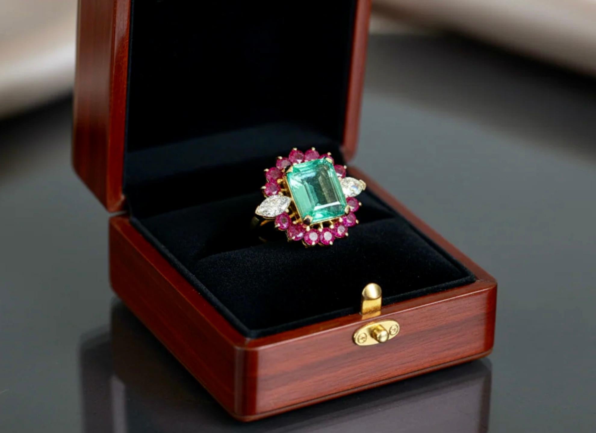 Certified 7.14 Carat Colombian Emerald Diamond & Ruby Cocktail Ring For Sale 1