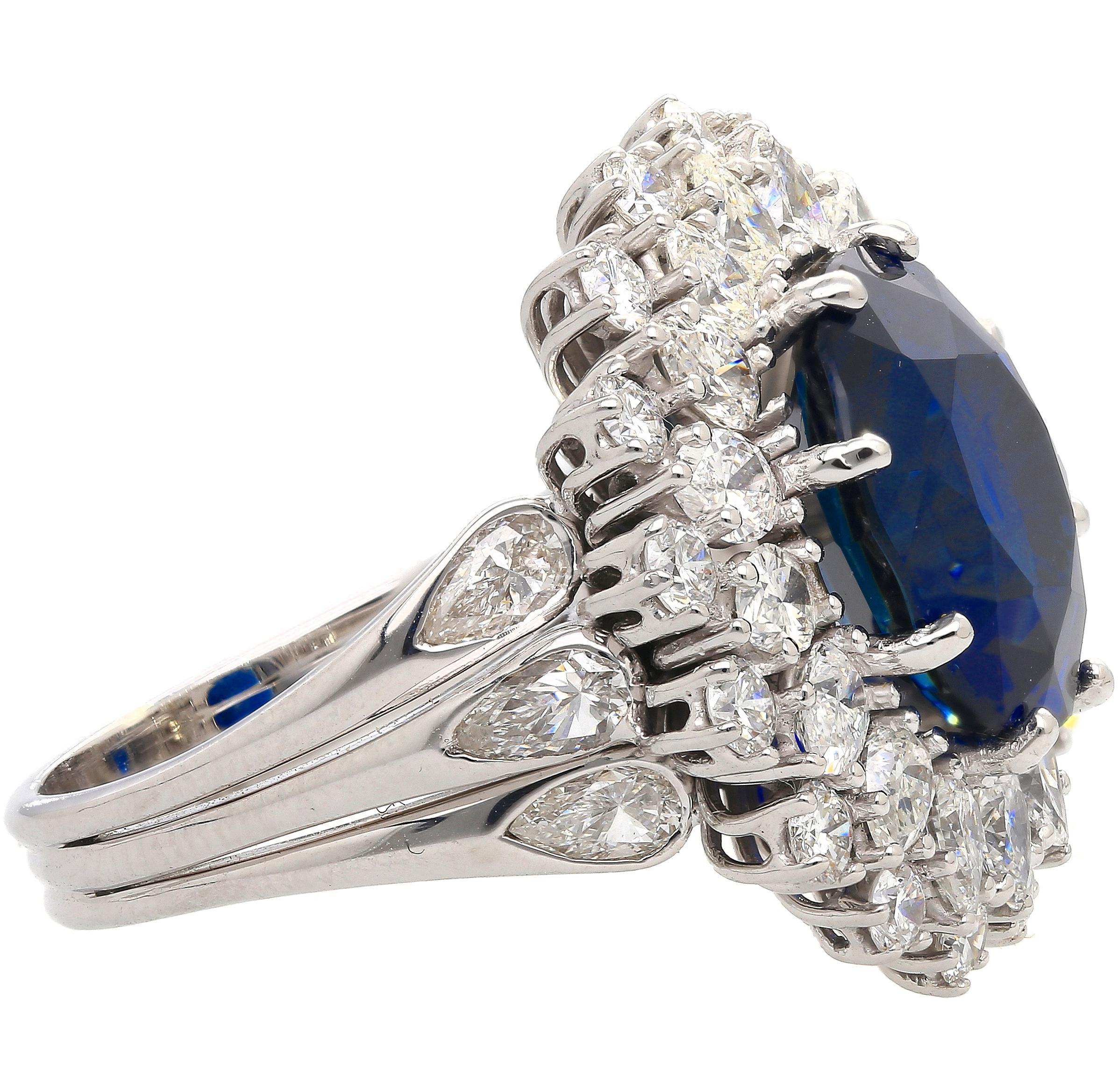 Bague française vintage certifiée 7.15 carats Vivid Diamonds et saphir bleu ensoleillé en vente 4