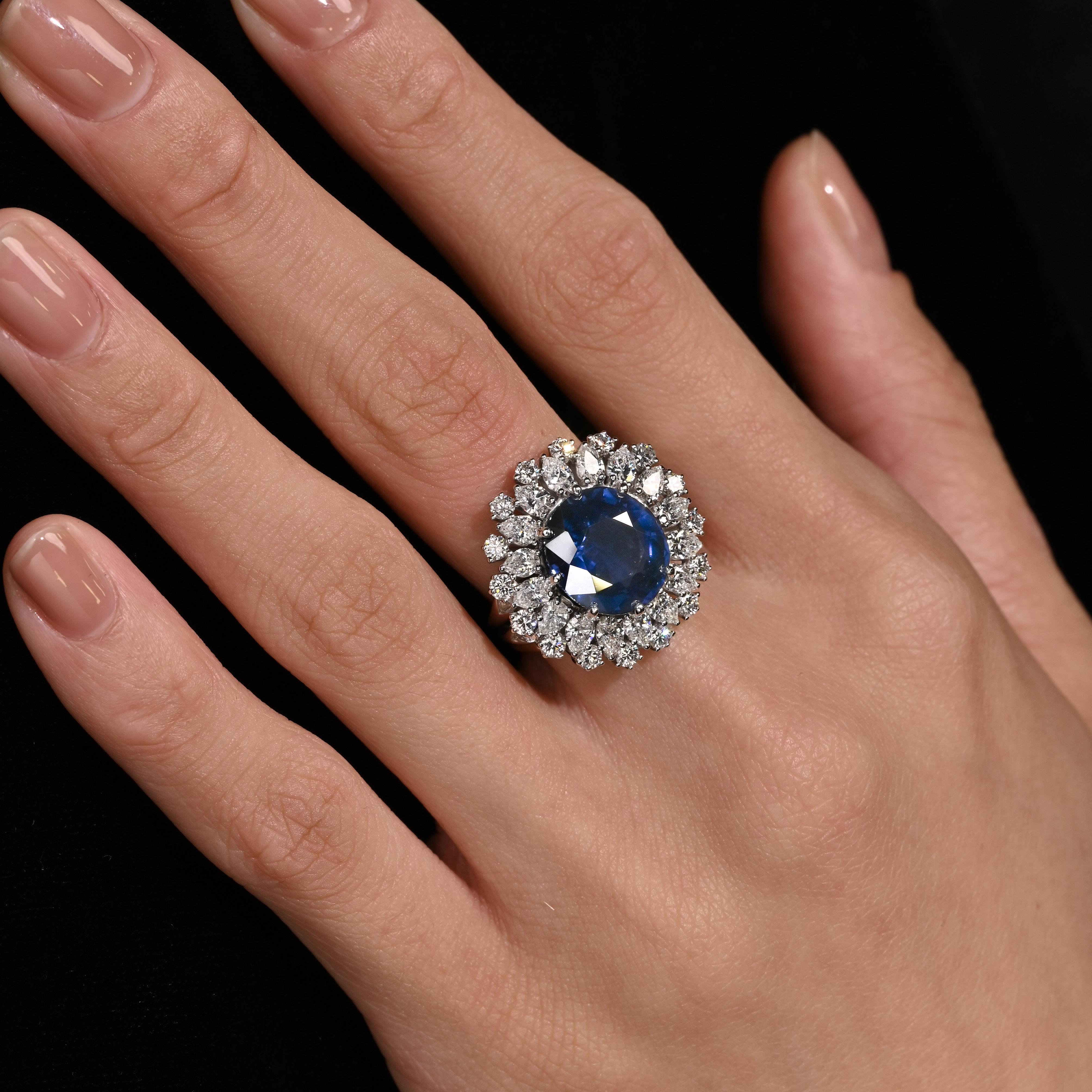 Bague française vintage certifiée 7.15 carats Vivid Diamonds et saphir bleu ensoleillé Excellent état - En vente à Miami, FL