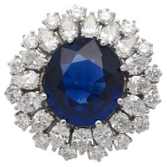 Anello francese d'epoca con zaffiro blu e diamanti a raggiera, certificato, da 7,15 carati