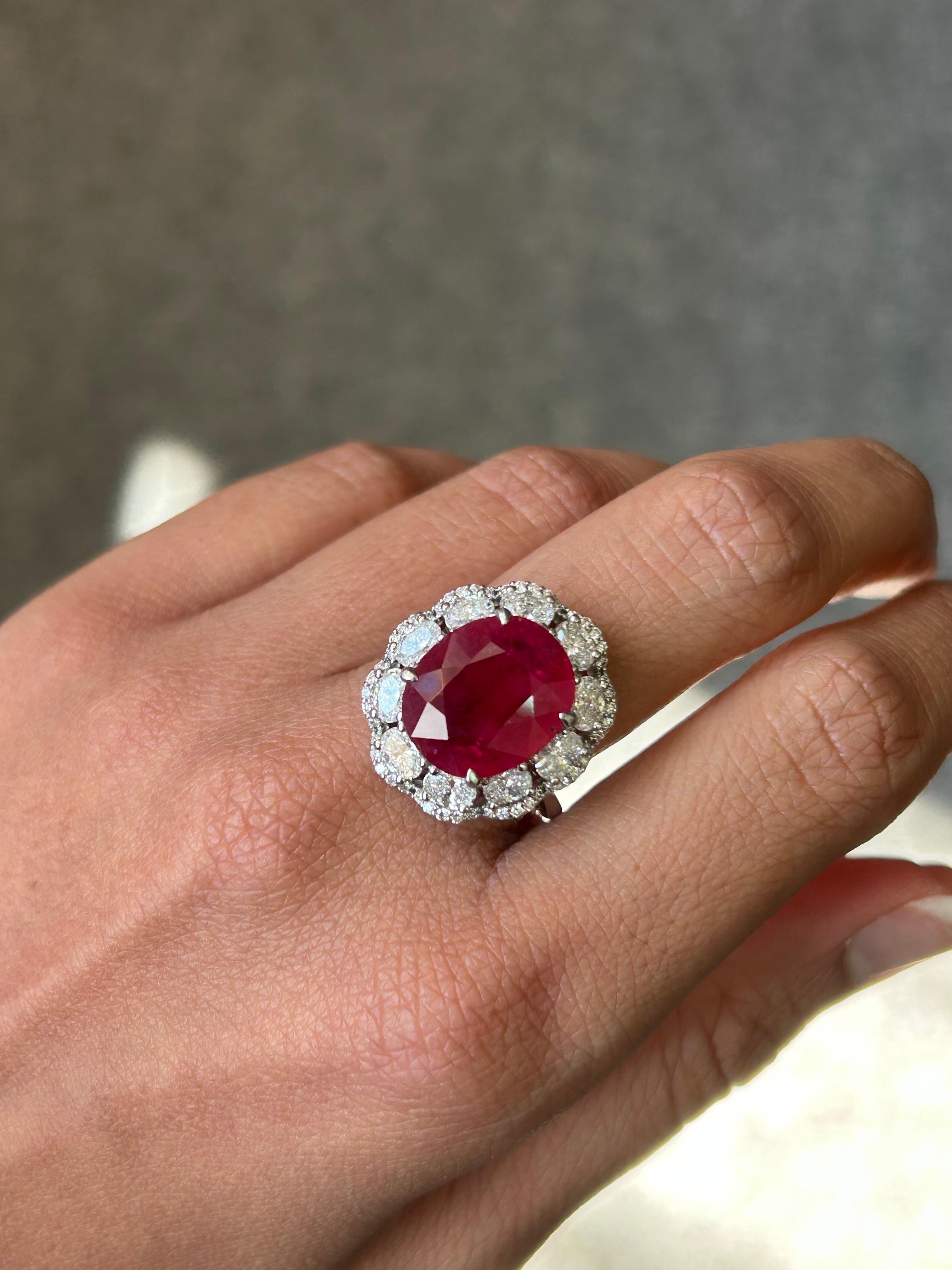 Certified 7.25 Carat Oval Shaped Ruby and Diamond Cocktail Ring In New Condition For Sale In Bangkok, Thailand