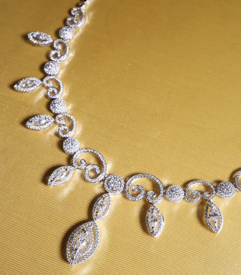 Collier en or 18 carats certifié 7,30 carats de diamants de forme mixte en vente 5