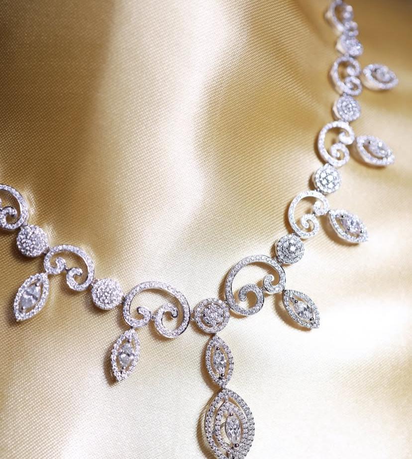 Collier en or 18 carats certifié 7,30 carats de diamants de forme mixte Neuf - En vente à New Delhi, Delhi