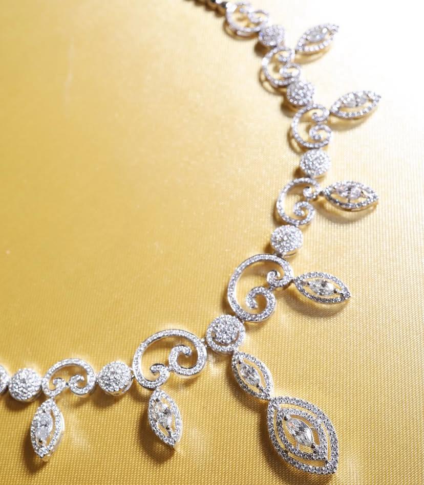 Collier en or 18 carats certifié 7,30 carats de diamants de forme mixte Pour femmes en vente