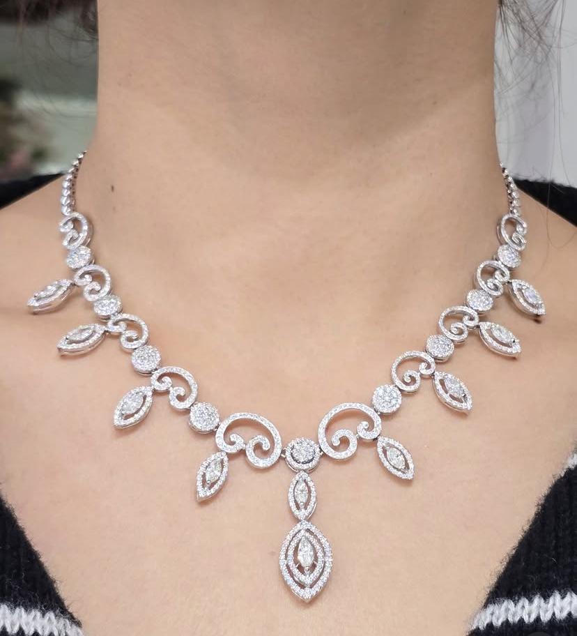 Collier en or 18 carats certifié 7,30 carats de diamants de forme mixte en vente 1