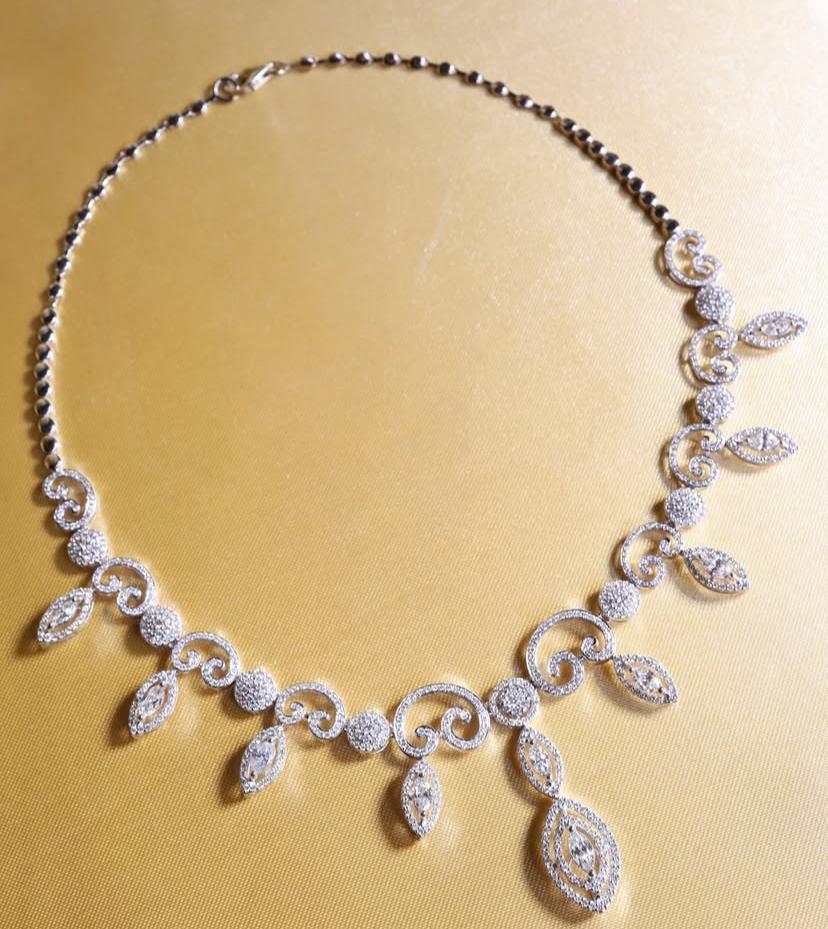 Collier en or 18 carats certifié 7,30 carats de diamants de forme mixte en vente 4