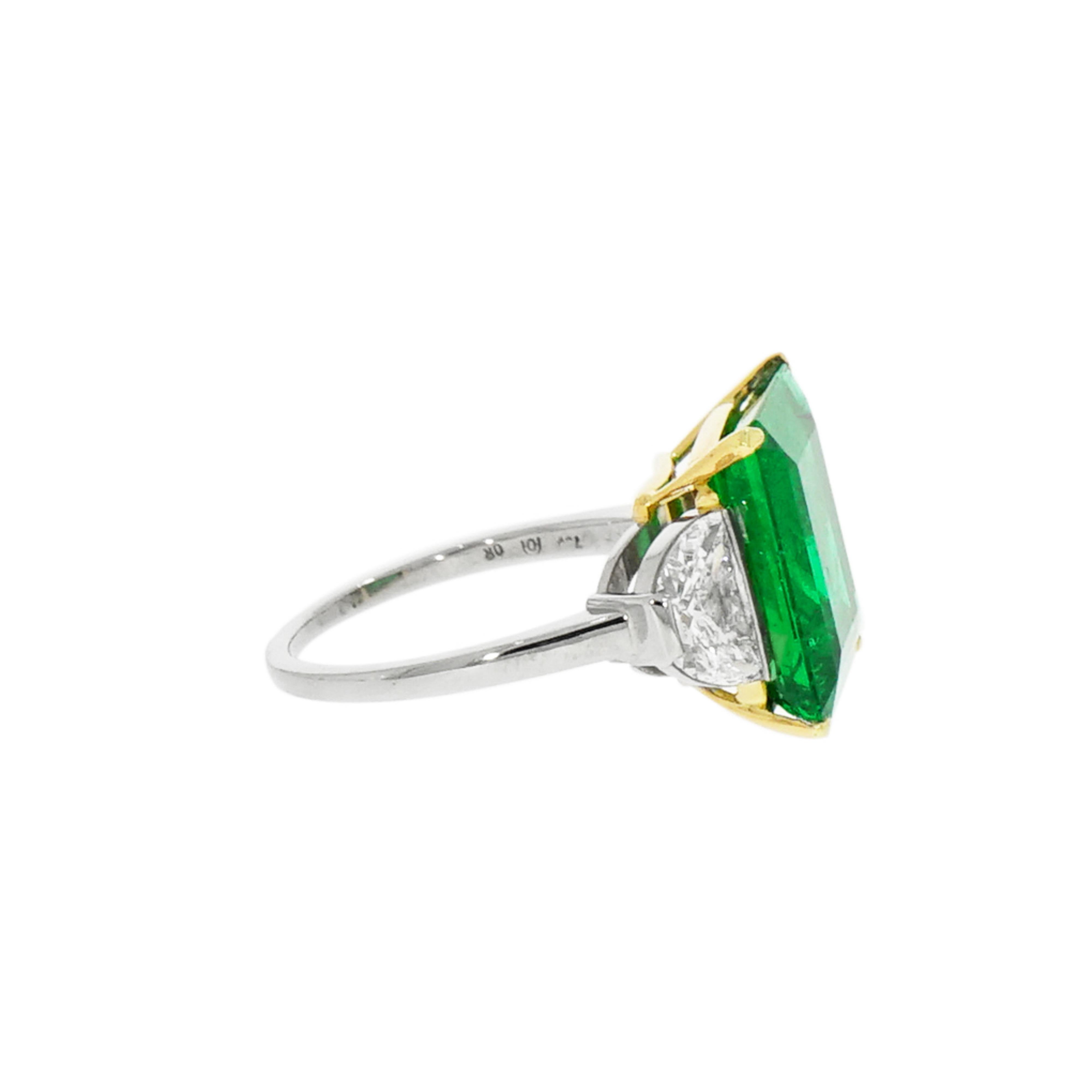 Modern Certified 7.43 Carat Colombian Emerald and Diamond Cocktail Ring For Sale