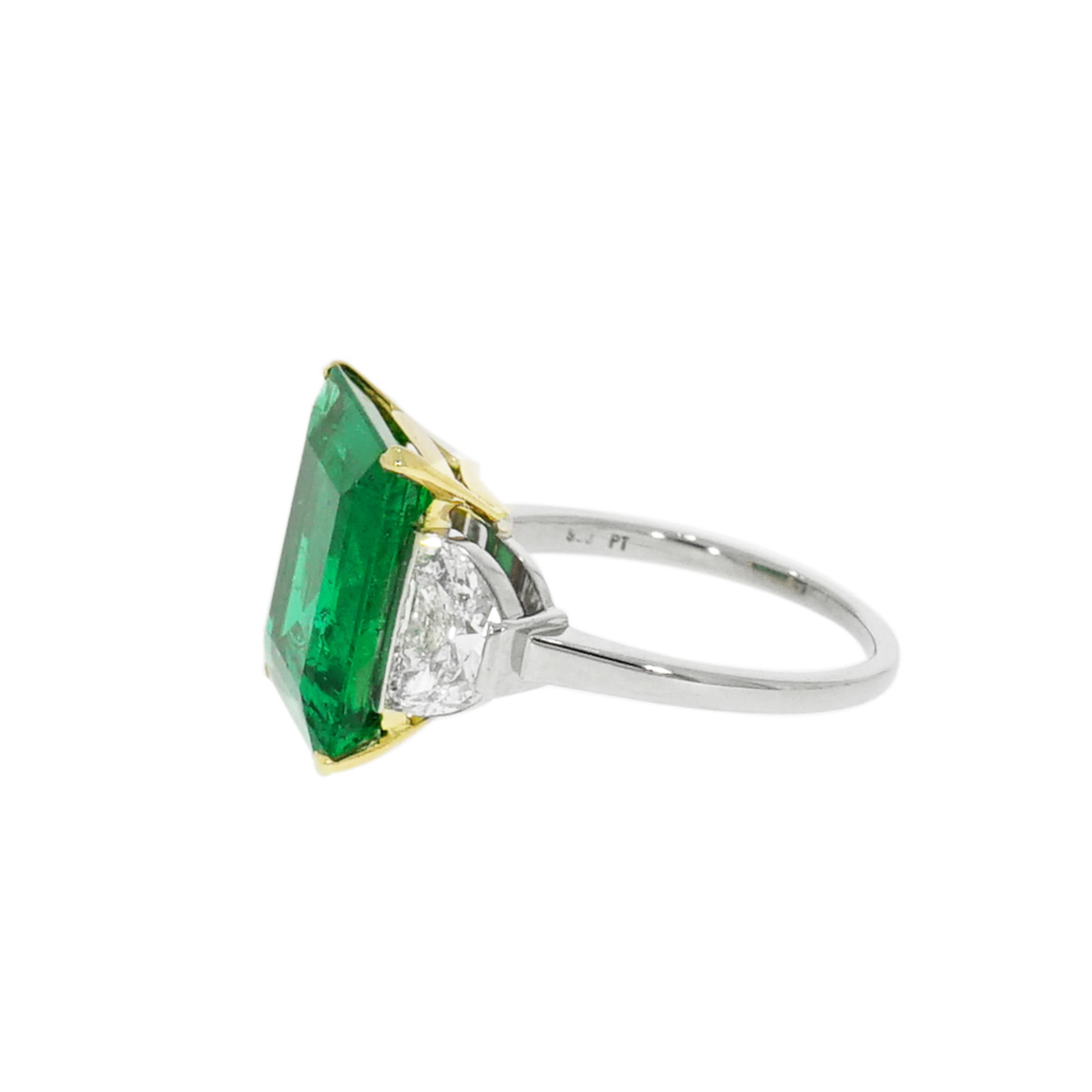Certified 7.43 Carat Colombian Emerald and Diamond Cocktail Ring In New Condition For Sale In Greenwich, CT