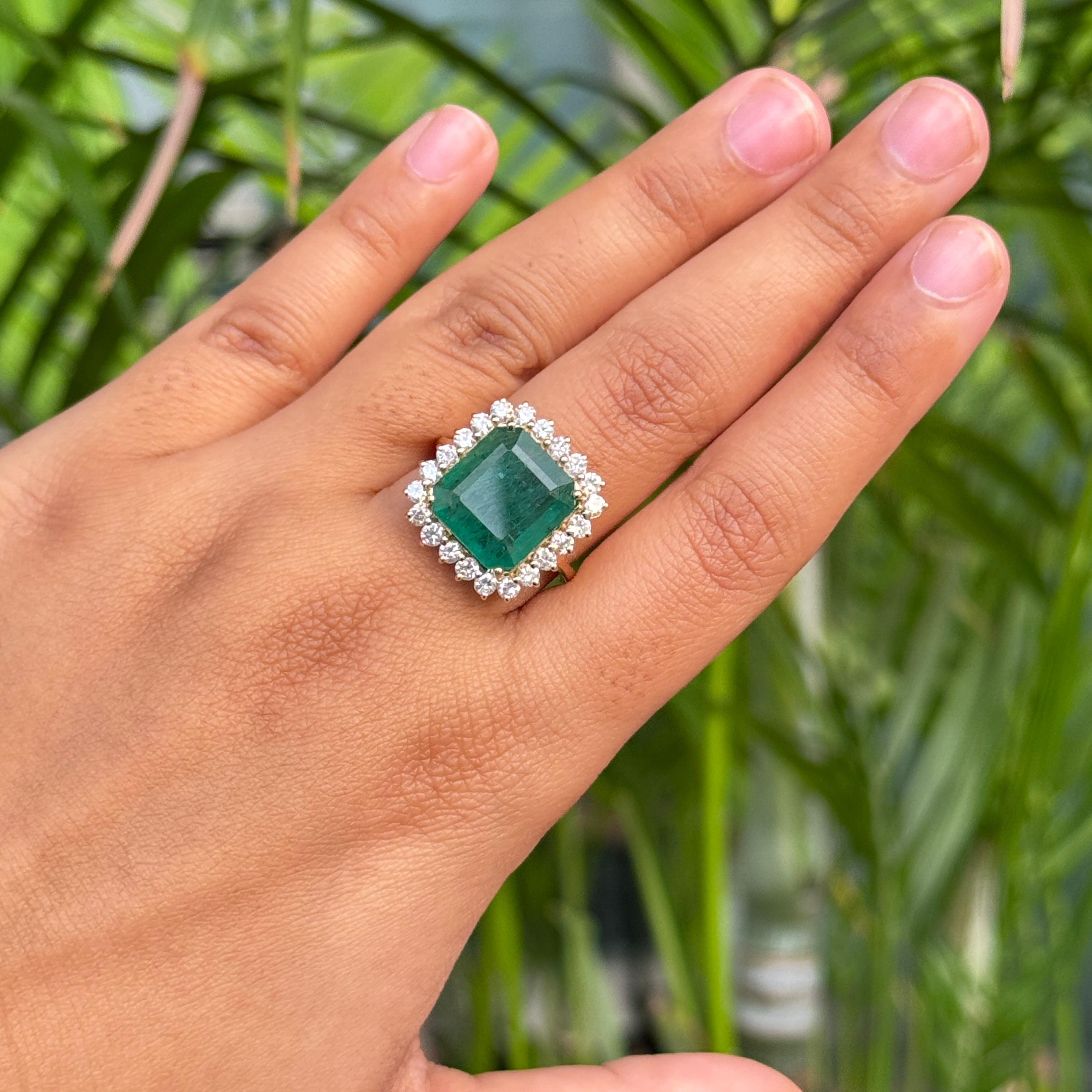 En venta: Esmeralda zambiana certificada de 7,45 quilates y halo de diamantes de 1,01 quilates en oro amarillo de 14 quilates  11