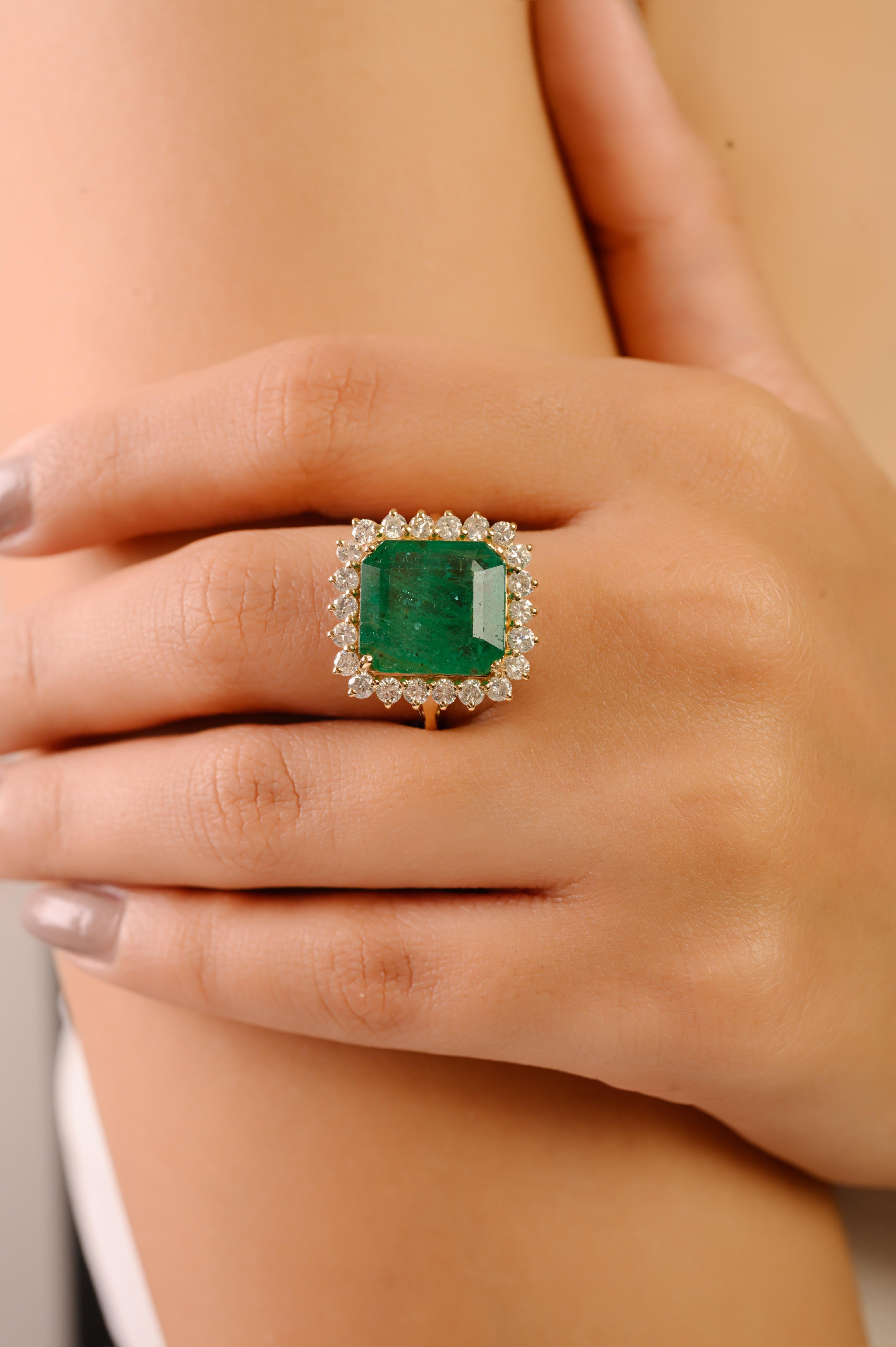 En venta: Esmeralda zambiana certificada de 7,45 quilates y halo de diamantes de 1,01 quilates en oro amarillo de 14 quilates  2