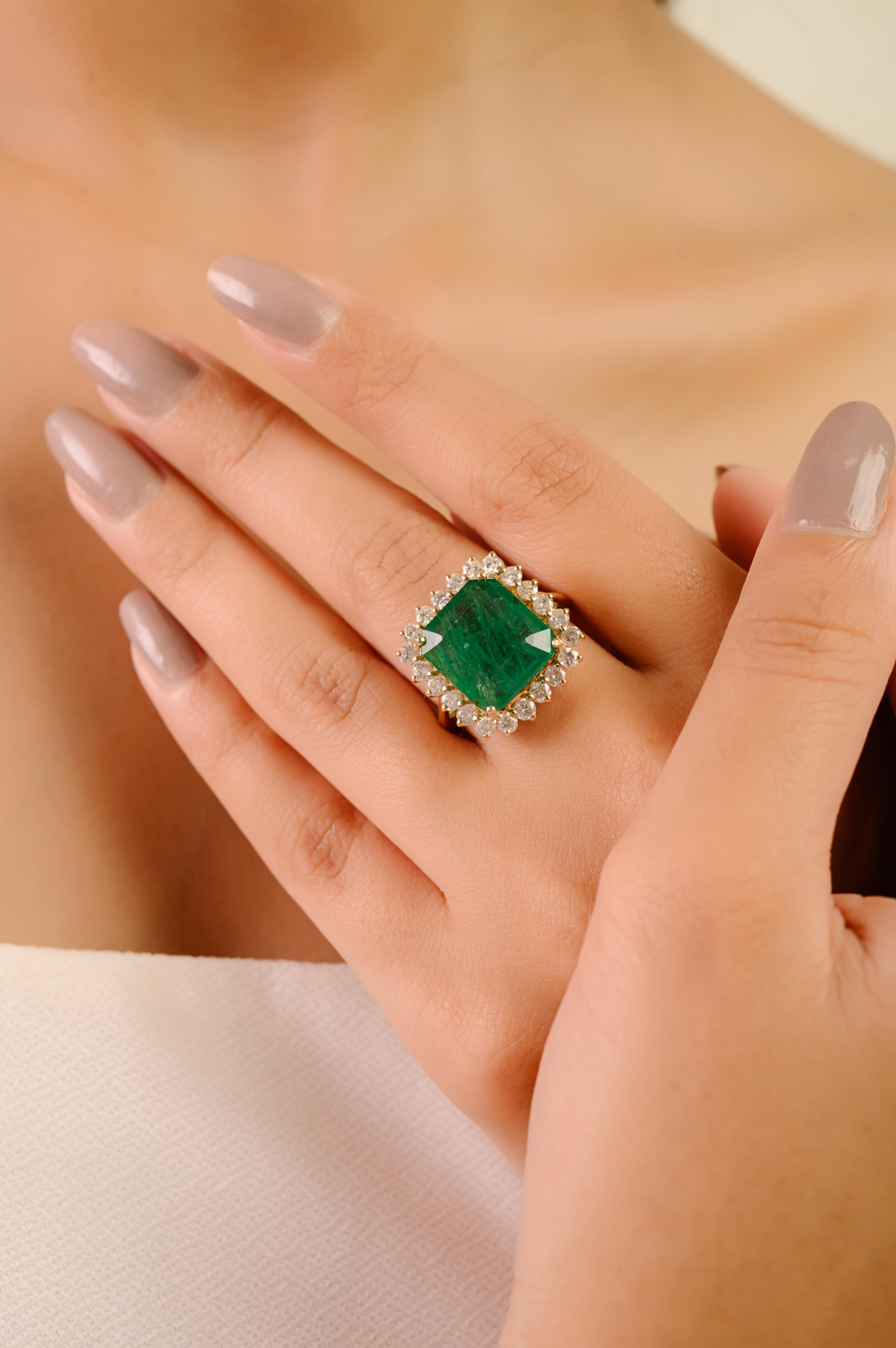 En venta: Esmeralda zambiana certificada de 7,45 quilates y halo de diamantes de 1,01 quilates en oro amarillo de 14 quilates  6