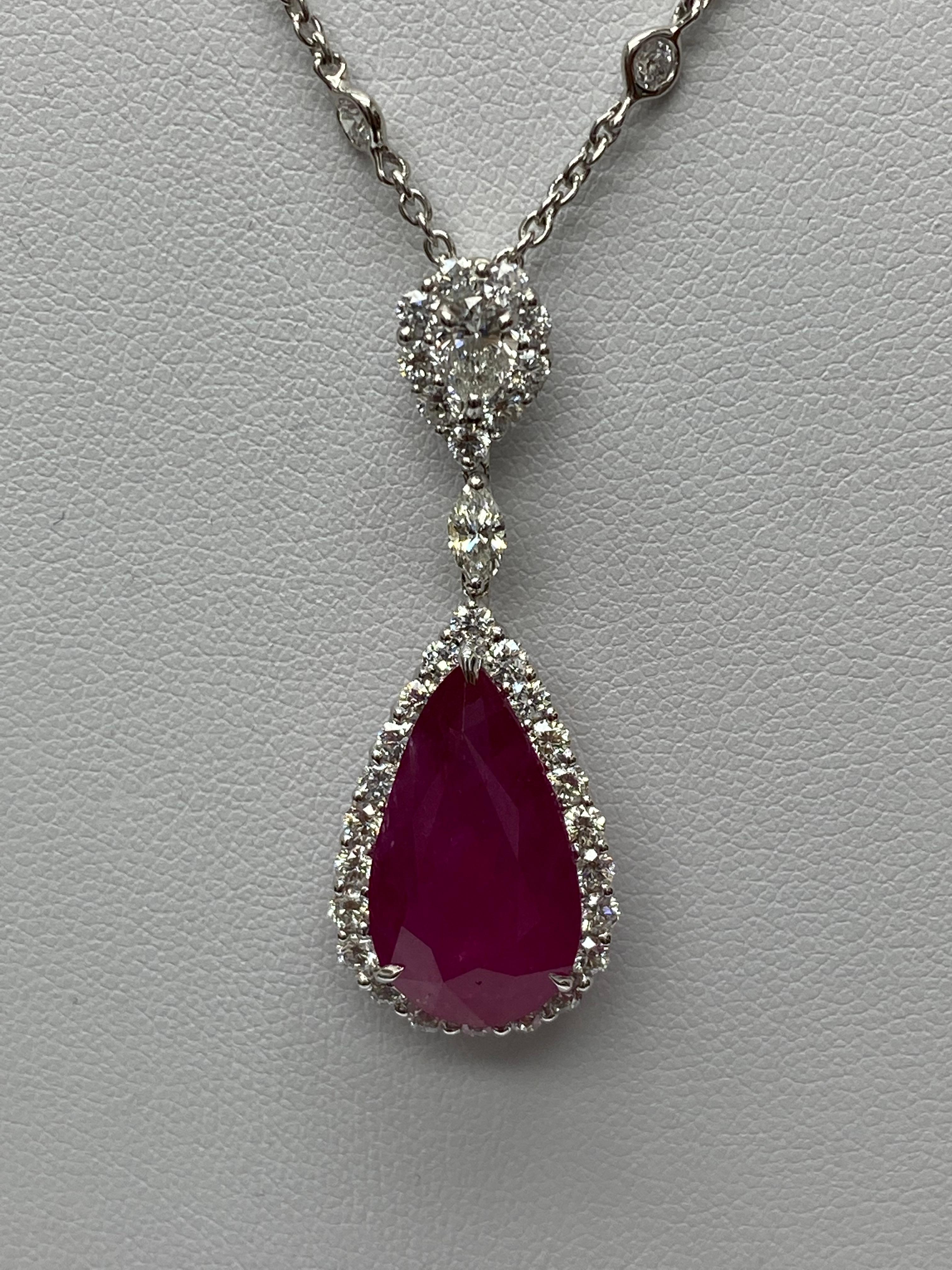Art déco CERTIFIED 7.52 Carat Pear shape Burma Ruby Diamond Drop Necklace in 18K Gold en vente