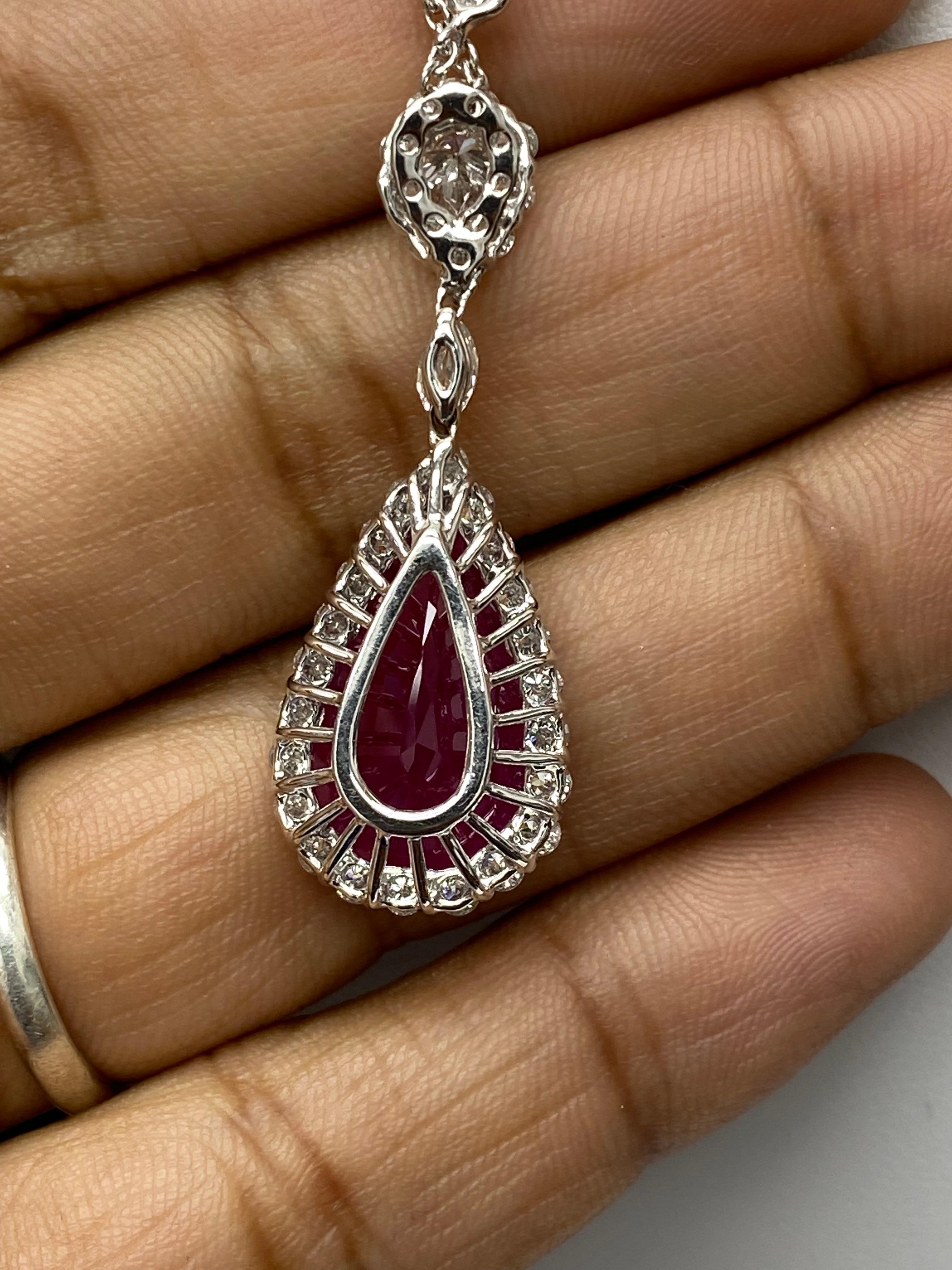 CERTIFIED 7.52 Carat Pear shape Burma Ruby Diamond Drop Necklace in 18K Gold en vente 1