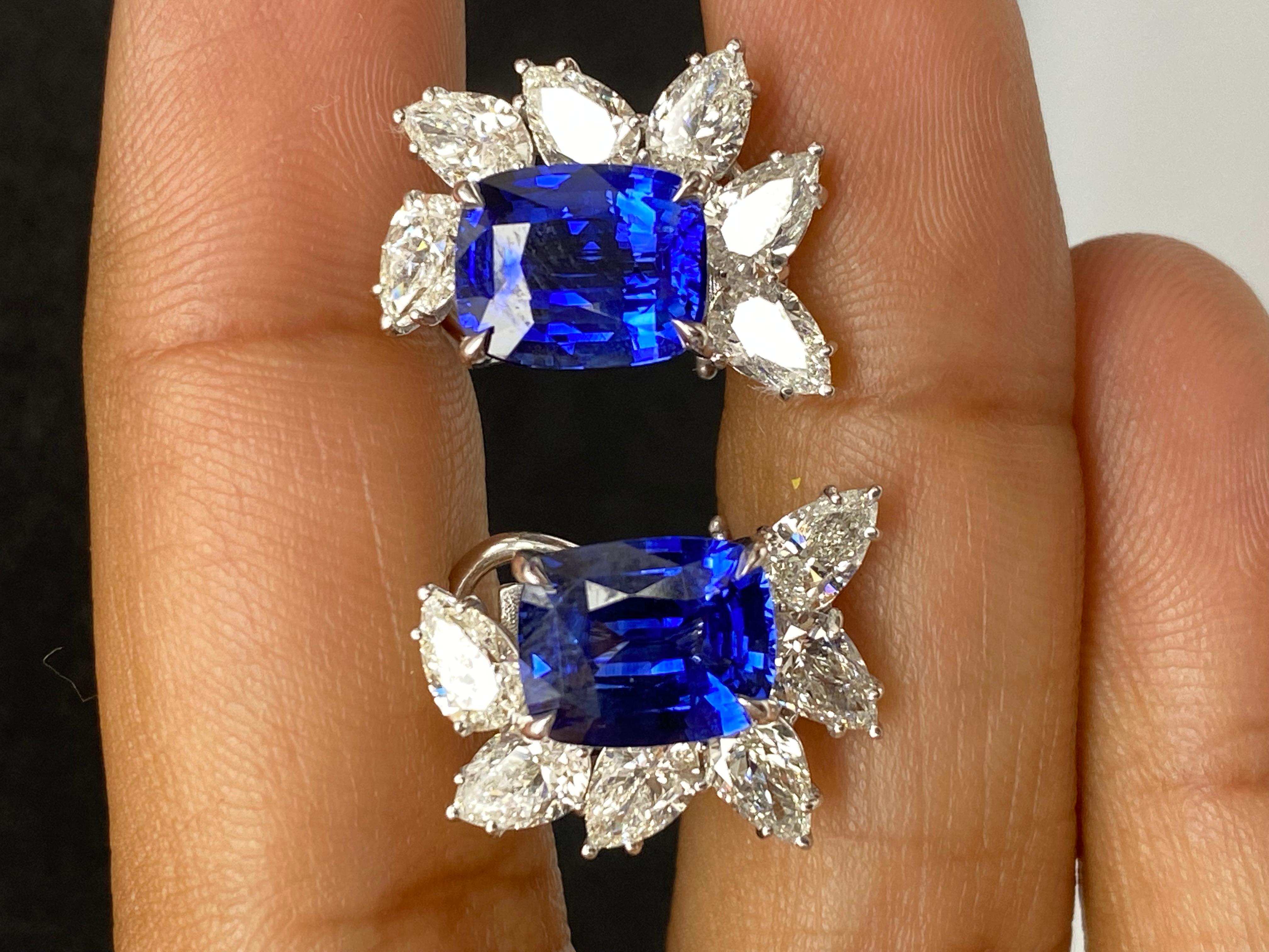 Zertifizierte 7,55 Karat Saphir-Diamant-Cluster-Ohrringe mit Kissenschliff im Kissenschliff in 18K  im Angebot 1