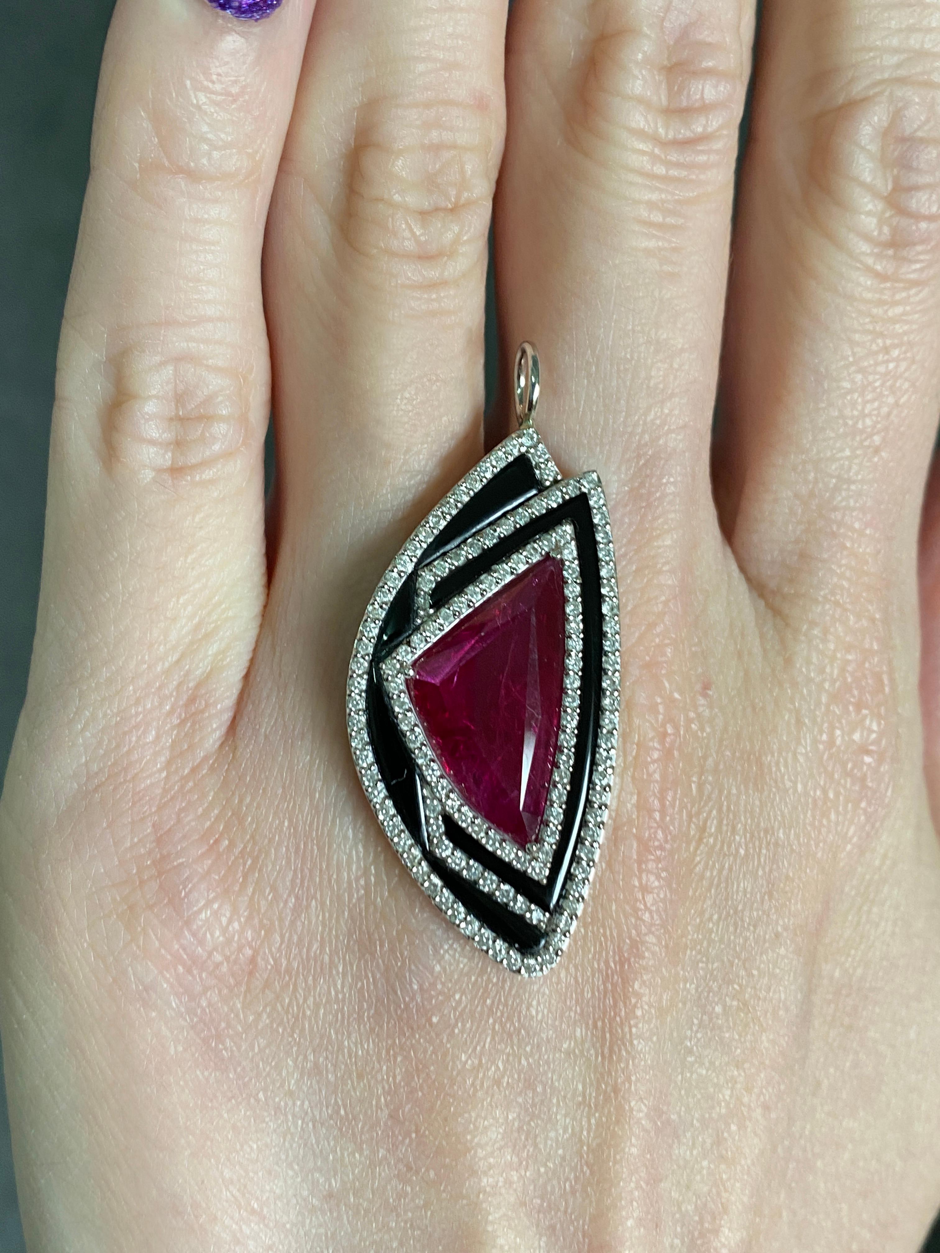 Certified 7.55 Carat No Heat Mozambique Ruby Pendant In New Condition For Sale In Bangkok, Thailand