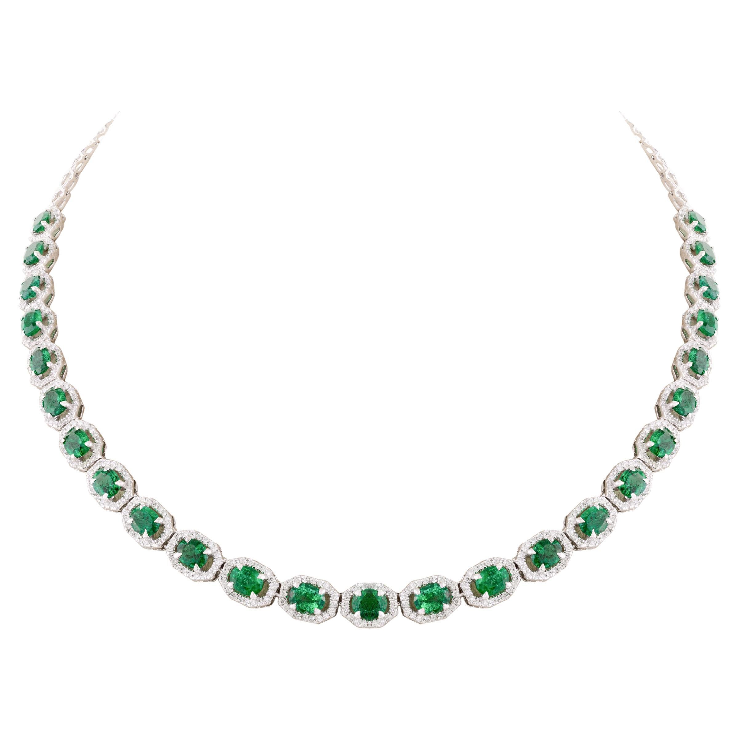 Collar de Boda con Diamante Esmeralda de Zambia Certificado de 7,65 CTW en Oro Blanco de 18k