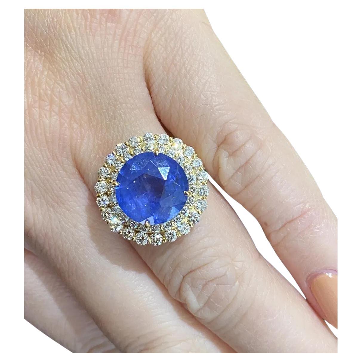 Zafiro de Ceilán no calentado certificado de 7,68 quilates con diamantes en oro amarillo de 18k
