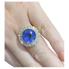 Certified 7.68 Carat Sapphire Unheated Ceylon with Diamonds in 18k Yellow Gold