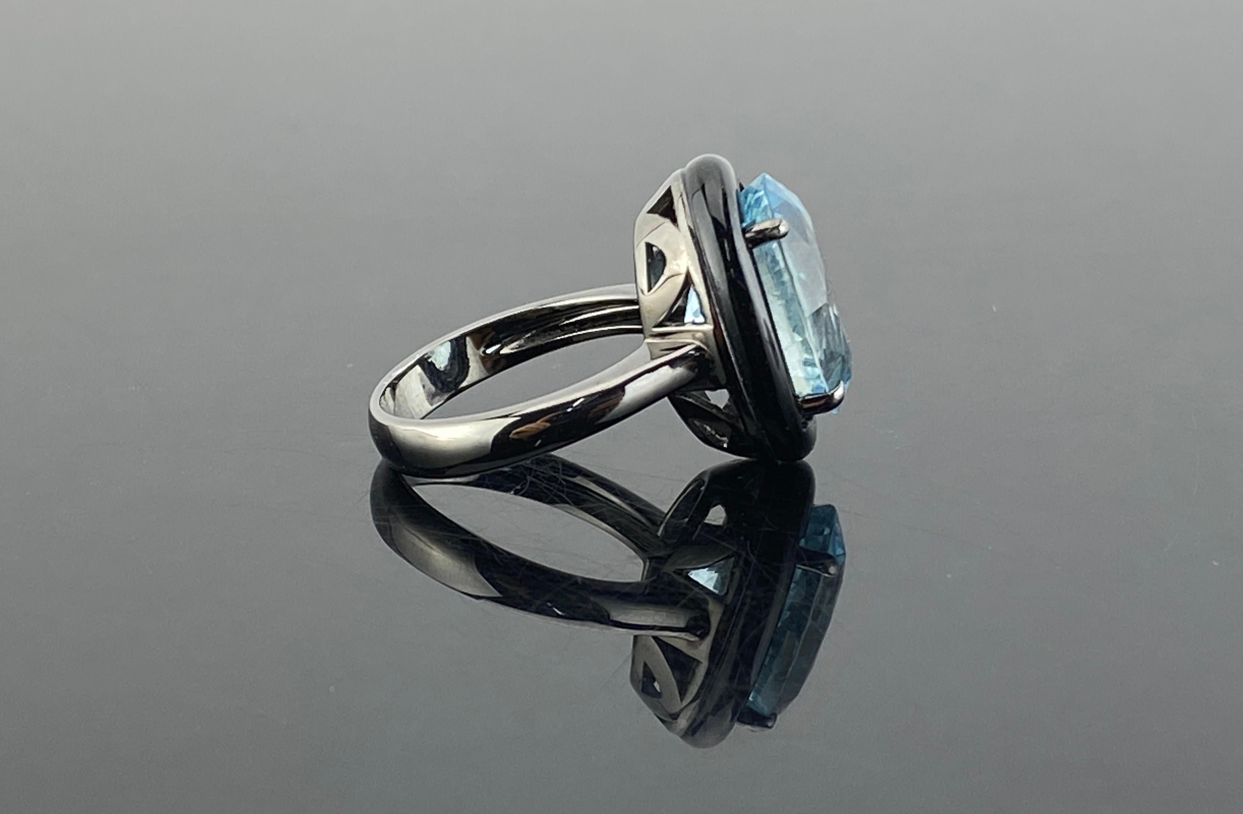 Oval Cut Certified 7.76 Aquamarine And Black Onyx Cocktail Ring Set I8K Black Gold  For Sale