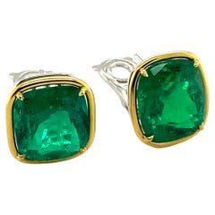 Certified 7.86 and 9.62 Carats Colombian Emerald Earclips in 18 Karat Gold