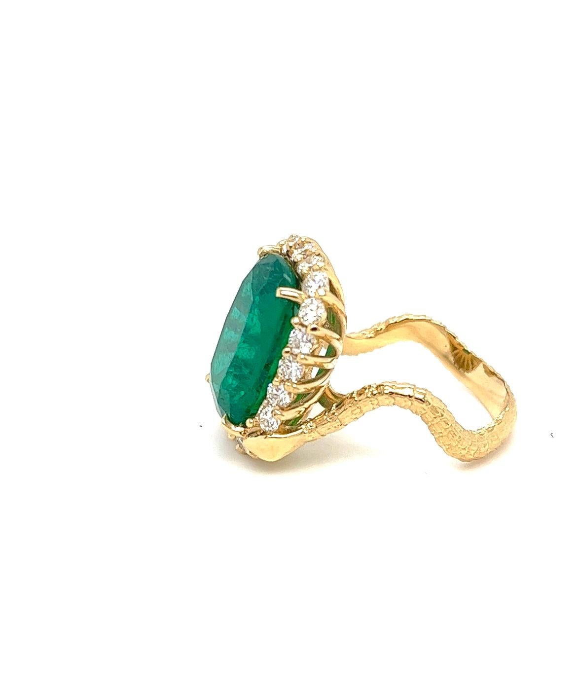 Certified 7.86 carat Emerald and 1 Carat Diamonds Snake ring , Minor.  For Sale 5