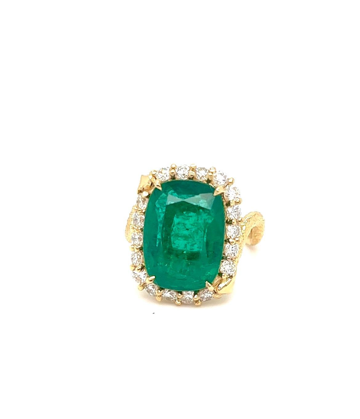 Certified 7.86 carat Emerald and 1 Carat Diamonds Snake ring , Minor.  For Sale 6