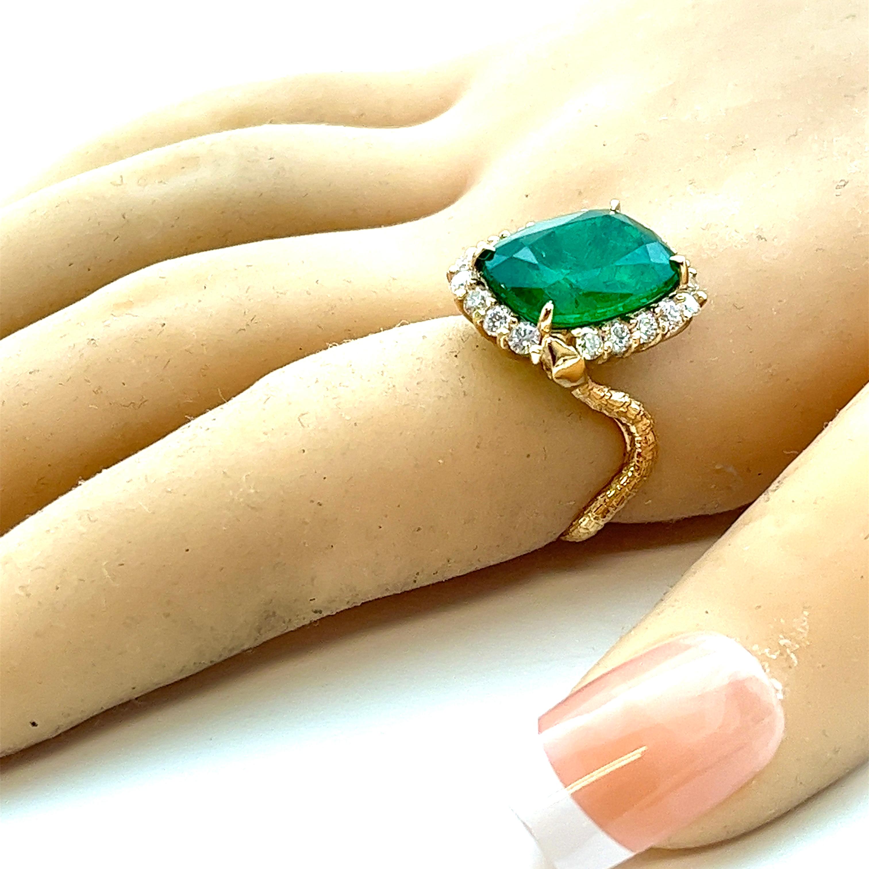 Certified 7.86 carat Emerald and 1 Carat Diamonds Snake ring , Minor.  In New Condition For Sale In Miami, FL