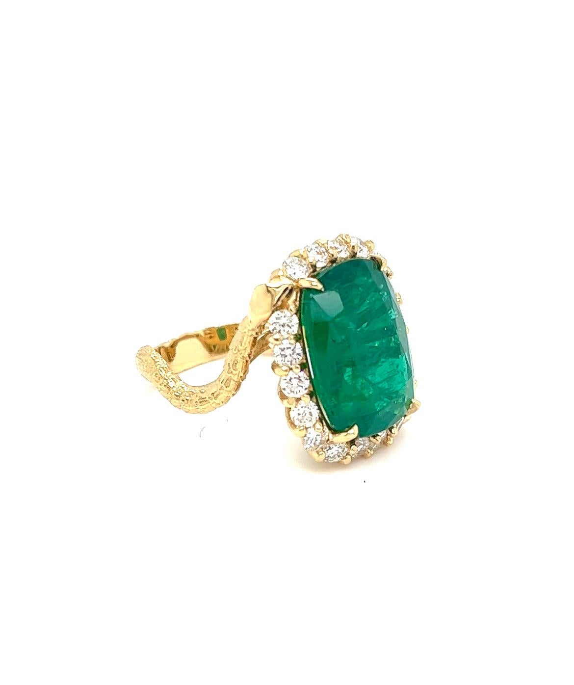 Certified 7.86 carat Emerald and 1 Carat Diamonds Snake ring , Minor.  For Sale 2