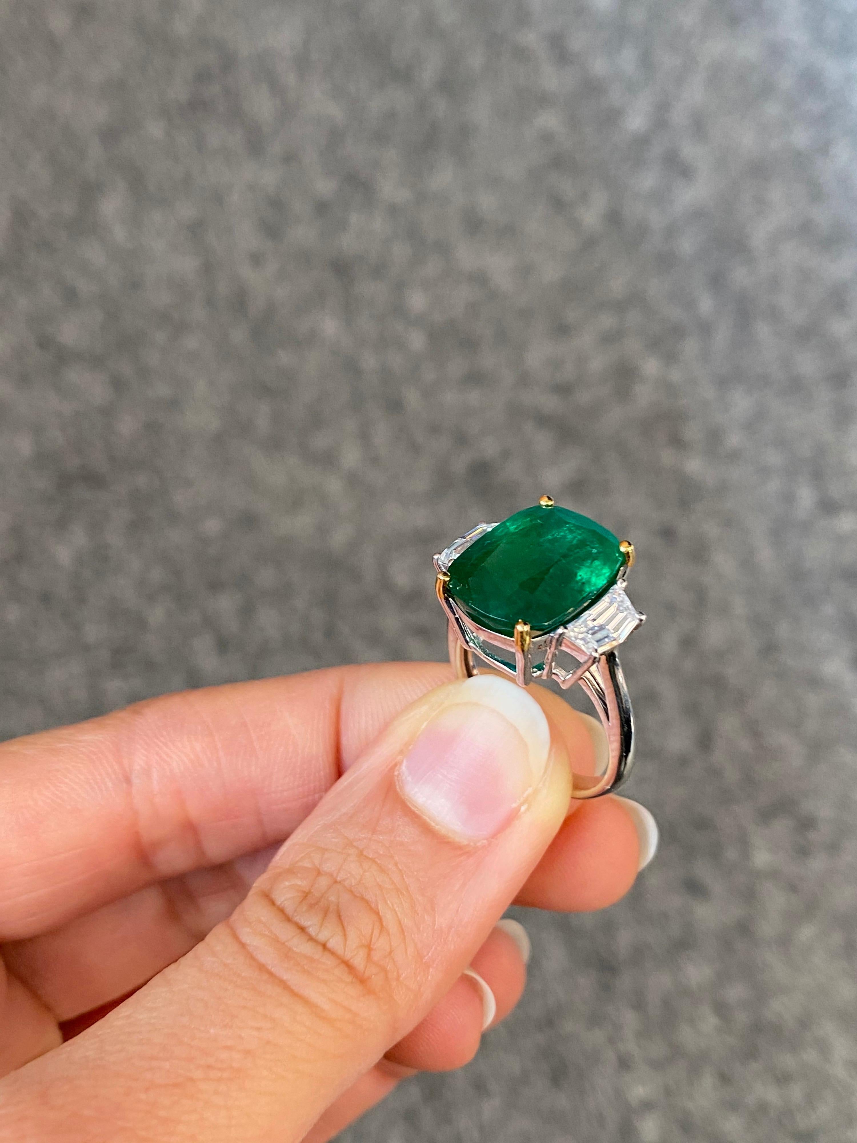 emerald stone with diamond ring