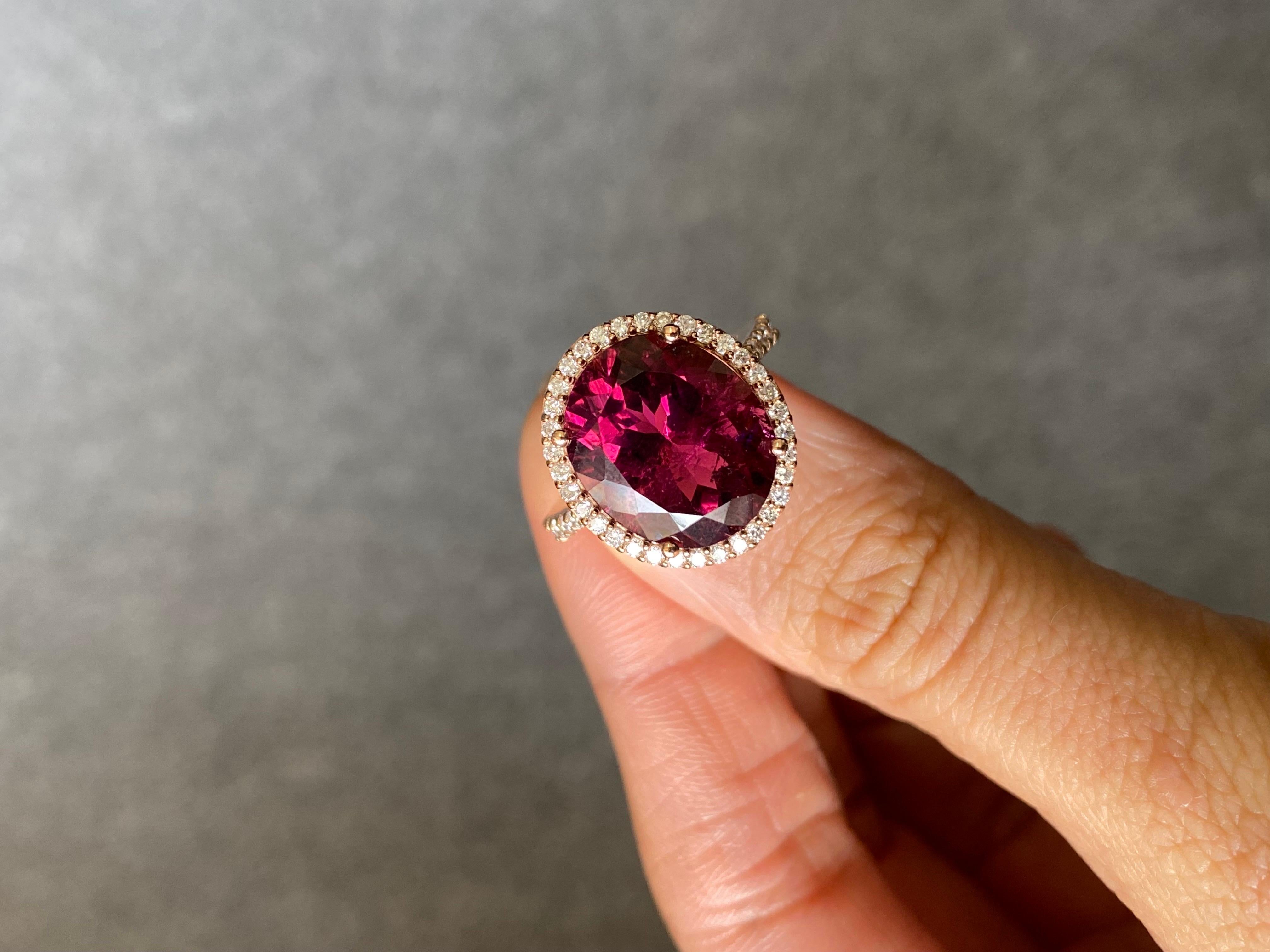 Certified 7.95 Carat Tourmaline and Diamond Cocktail Engagement Ring In New Condition For Sale In Bangkok, Thailand