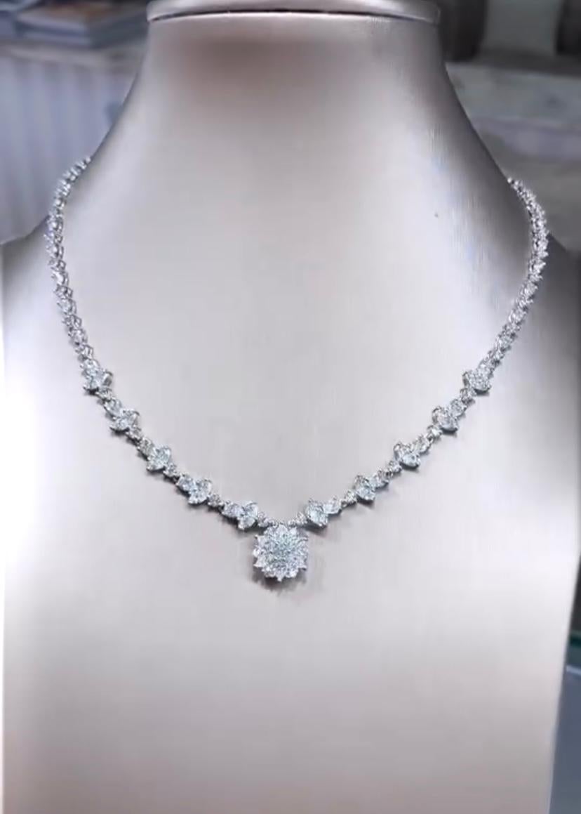 Ogni donna merita di adornarsi con una collezione di squisiti gioielli con diamanti. Questi pezzi sono un ricordo tangibile di ricordi cari, una meritata ricompensa per il suo duro lavoro e un riflesso della sua stimata posizione sociale. 
La
