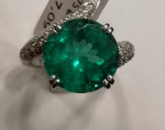 Certified 8.09 Colombian Emerald Diamond Ring 18 Carat White Gold