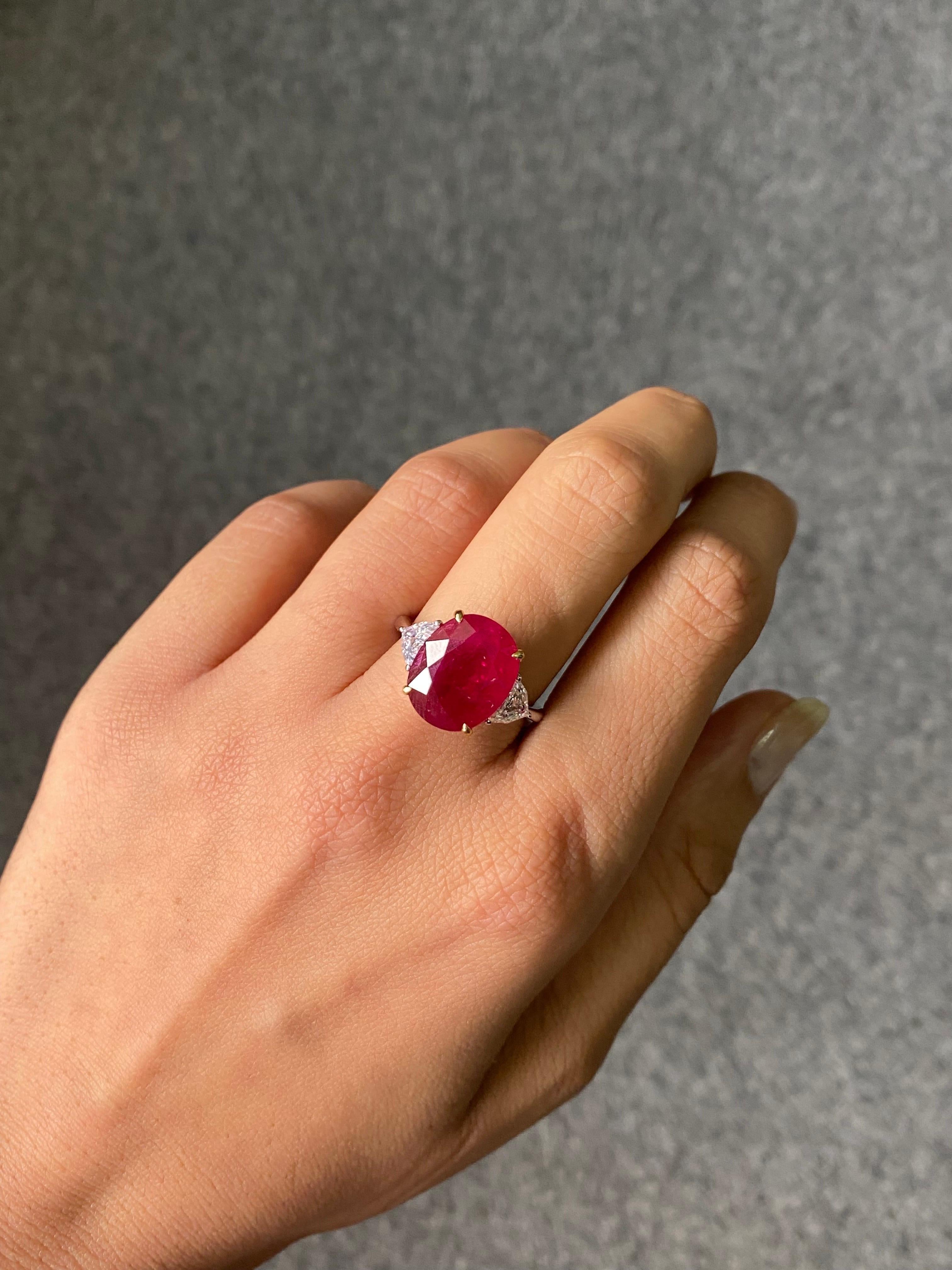  Certified 8.11 Carat Mozambique Ruby and Diamond Three Stone Engagement Ring In New Condition For Sale In Bangkok, Thailand