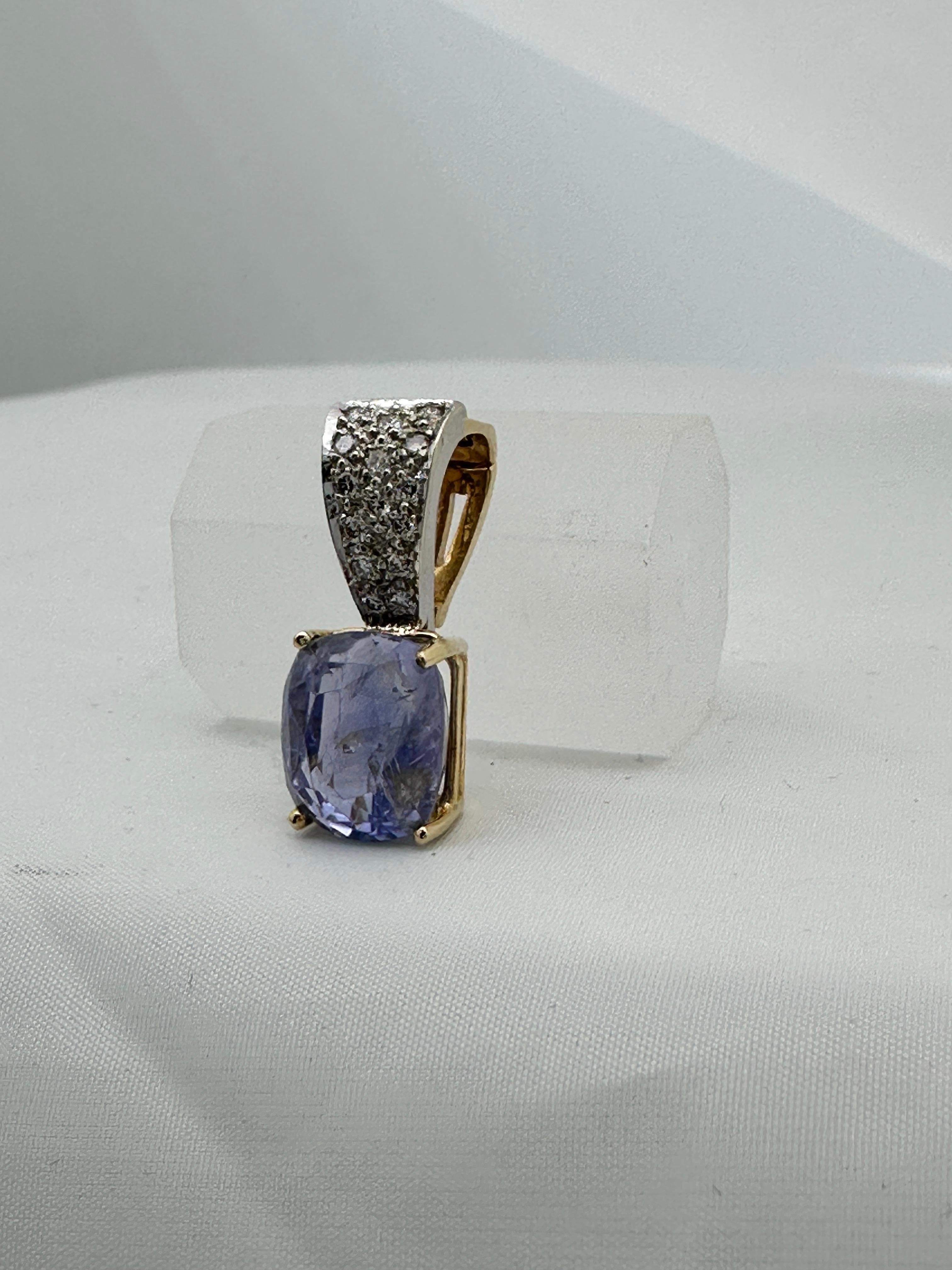 Zertifizierter 8,13 Karat, Sri Lanka Kissen blauer Saphir, Diamant Enhancer Anhänger im Angebot 1