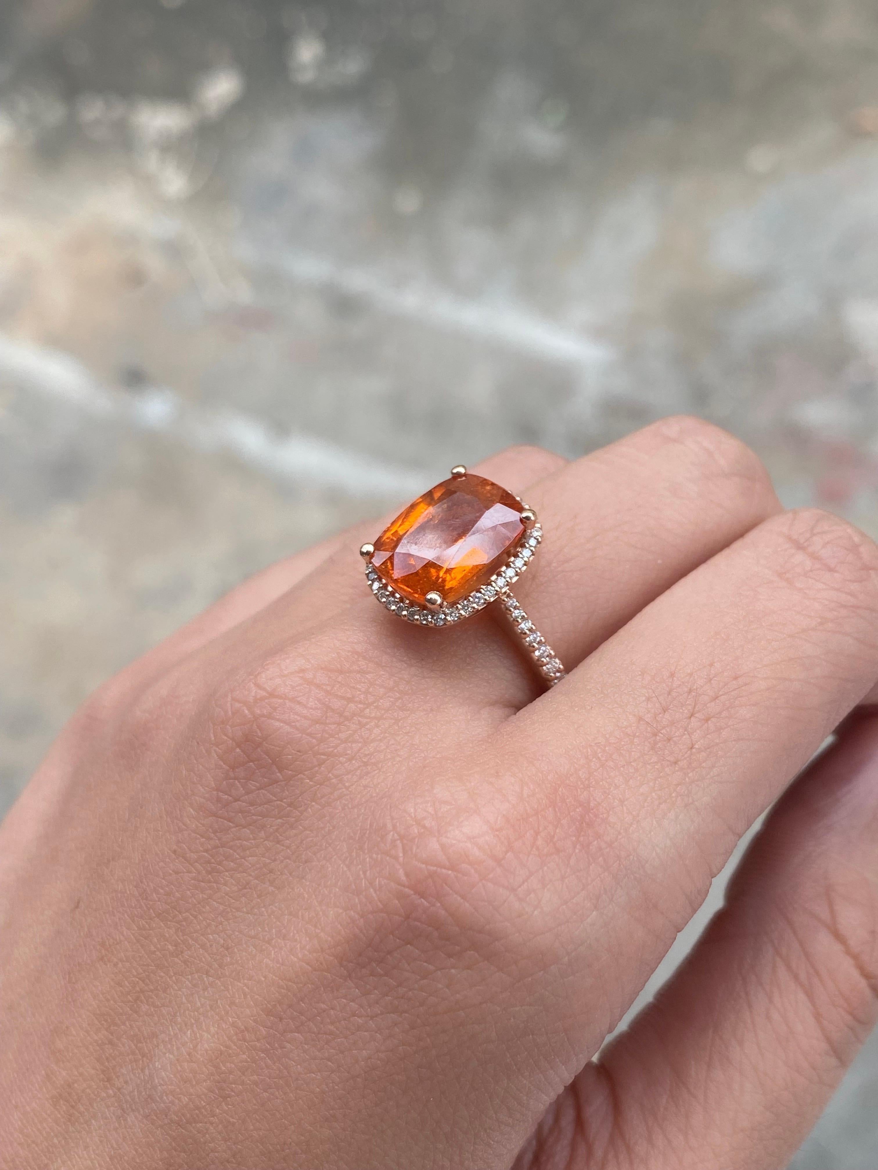 Moderne Bague de fiançailles en grenat mandarin spessartine de forme coussin certifiée 8,20 carats en vente