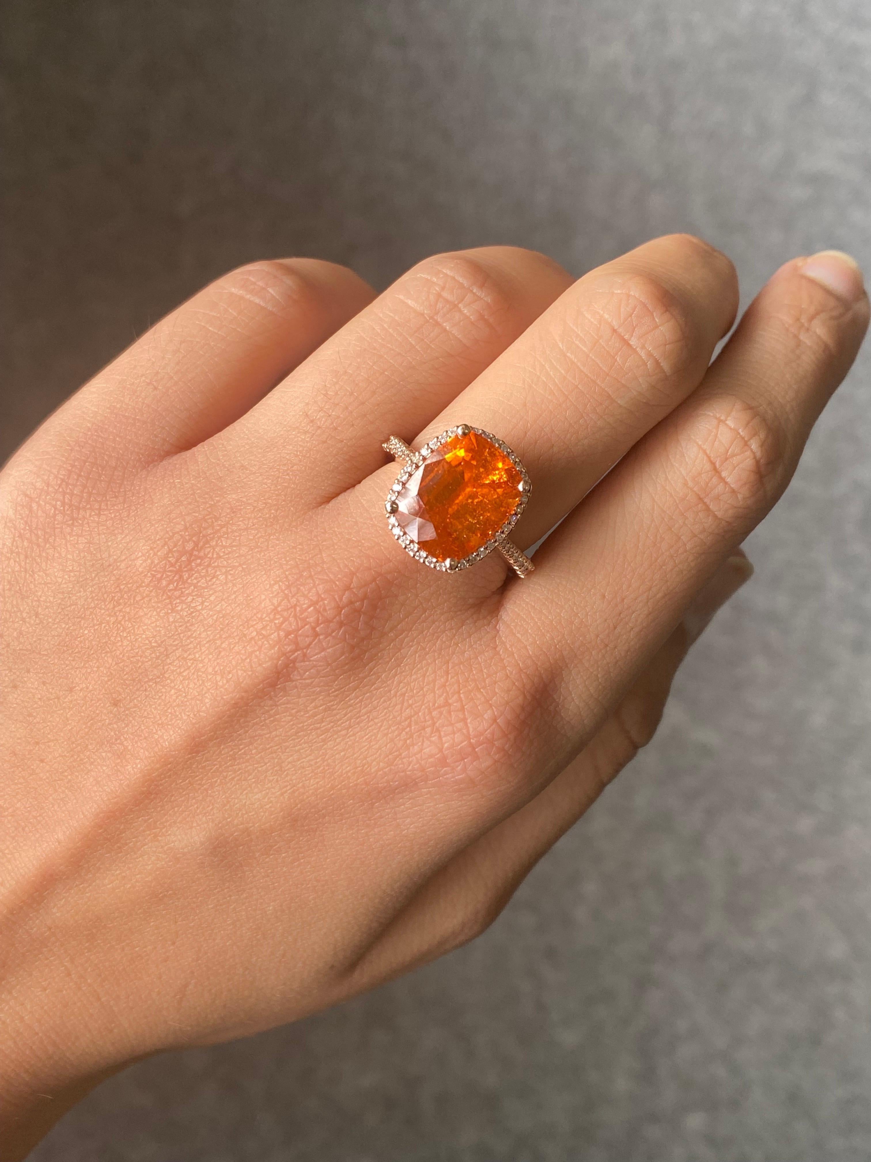 Bague de fiançailles en grenat mandarin spessartine de forme coussin certifiée 8,20 carats Neuf - En vente à Bangkok, Thailand