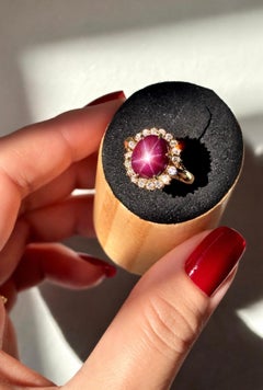 Anello a grappolo di diamanti con rubino naturale non riscaldato certificato da 8,50 carati, 18 carati