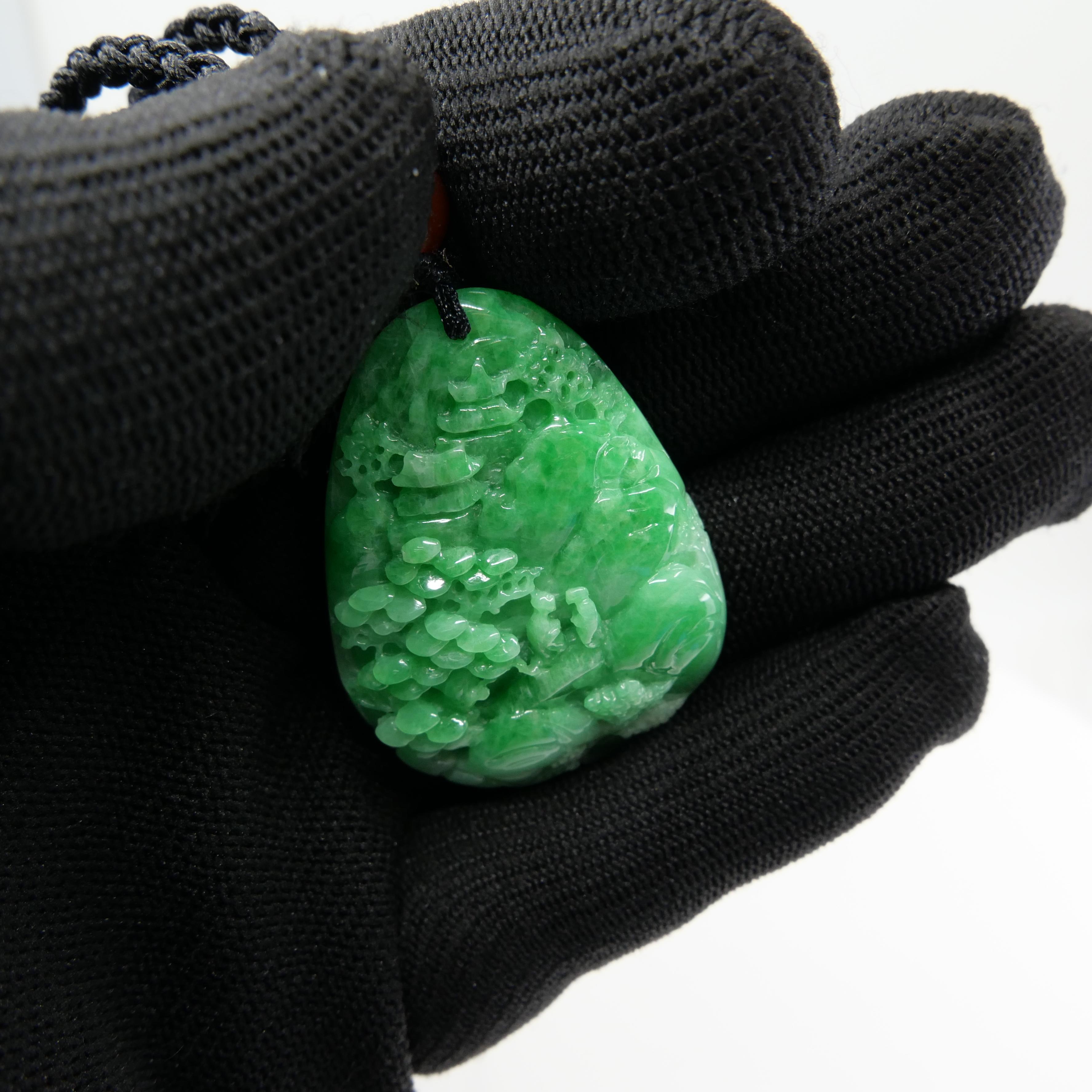 Collier pendentif magnifique sculpté en jade vert pomme naturel certifié 85,70 carats en vente 1