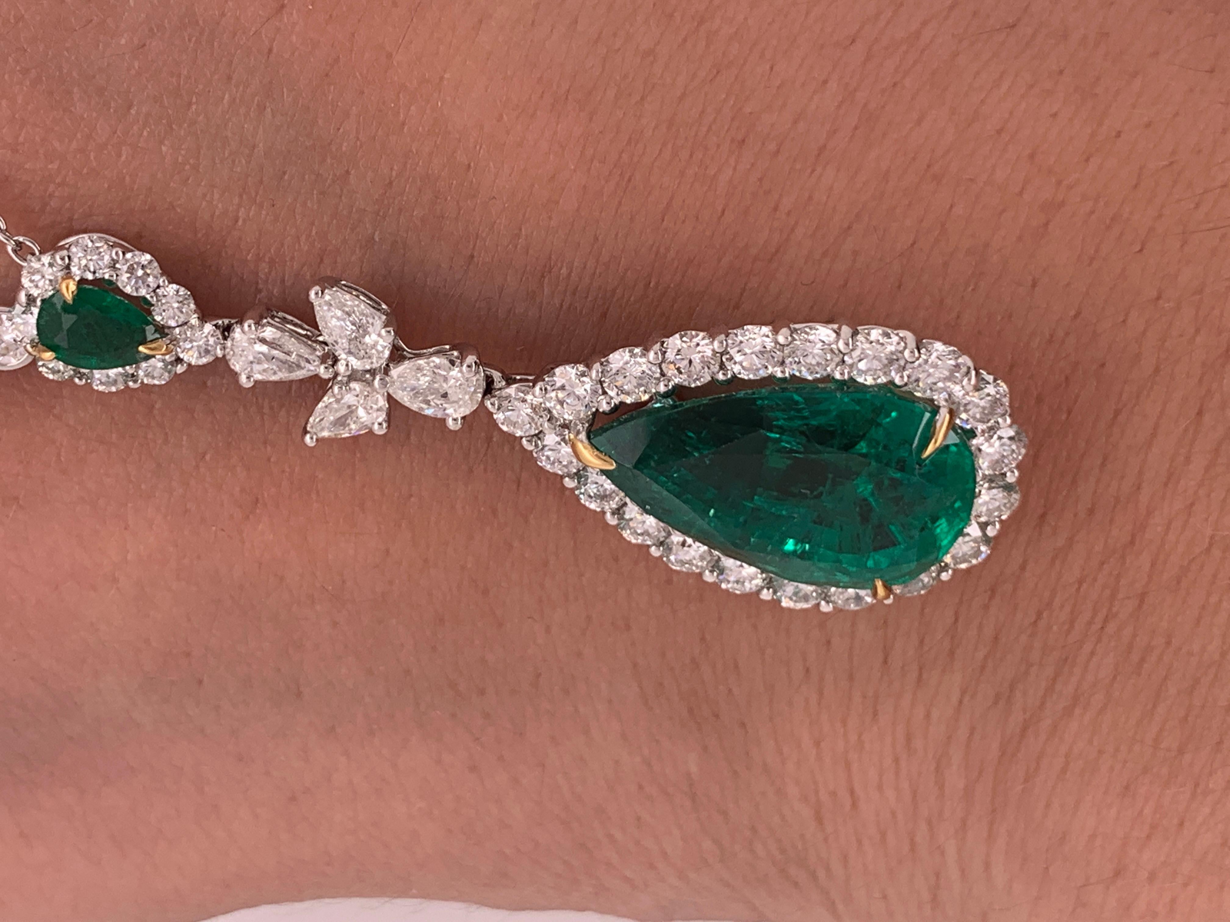 Women's or Men's Diana M. Certified 8.58 Carat Green Emerald Pendant For Sale