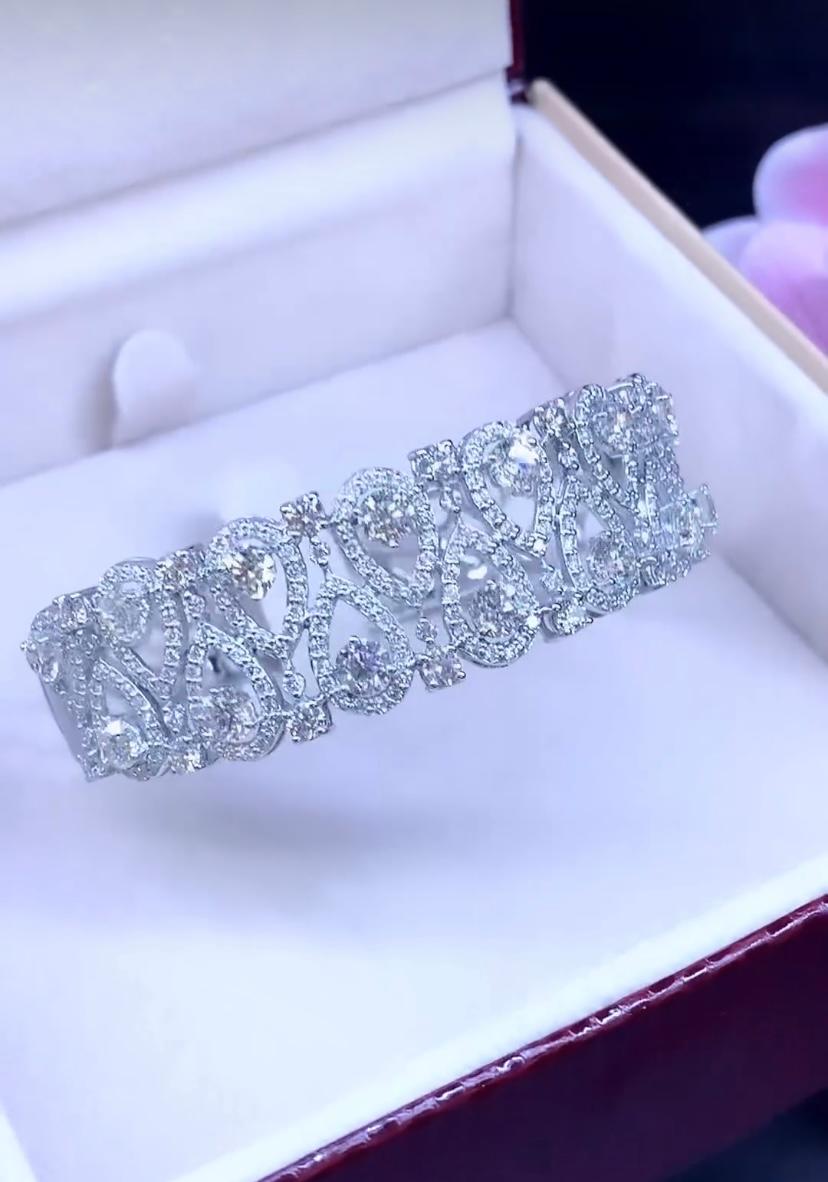 Certified 8.70 Carats Natural Diamonds  18K Gold Bracelet For Sale 2