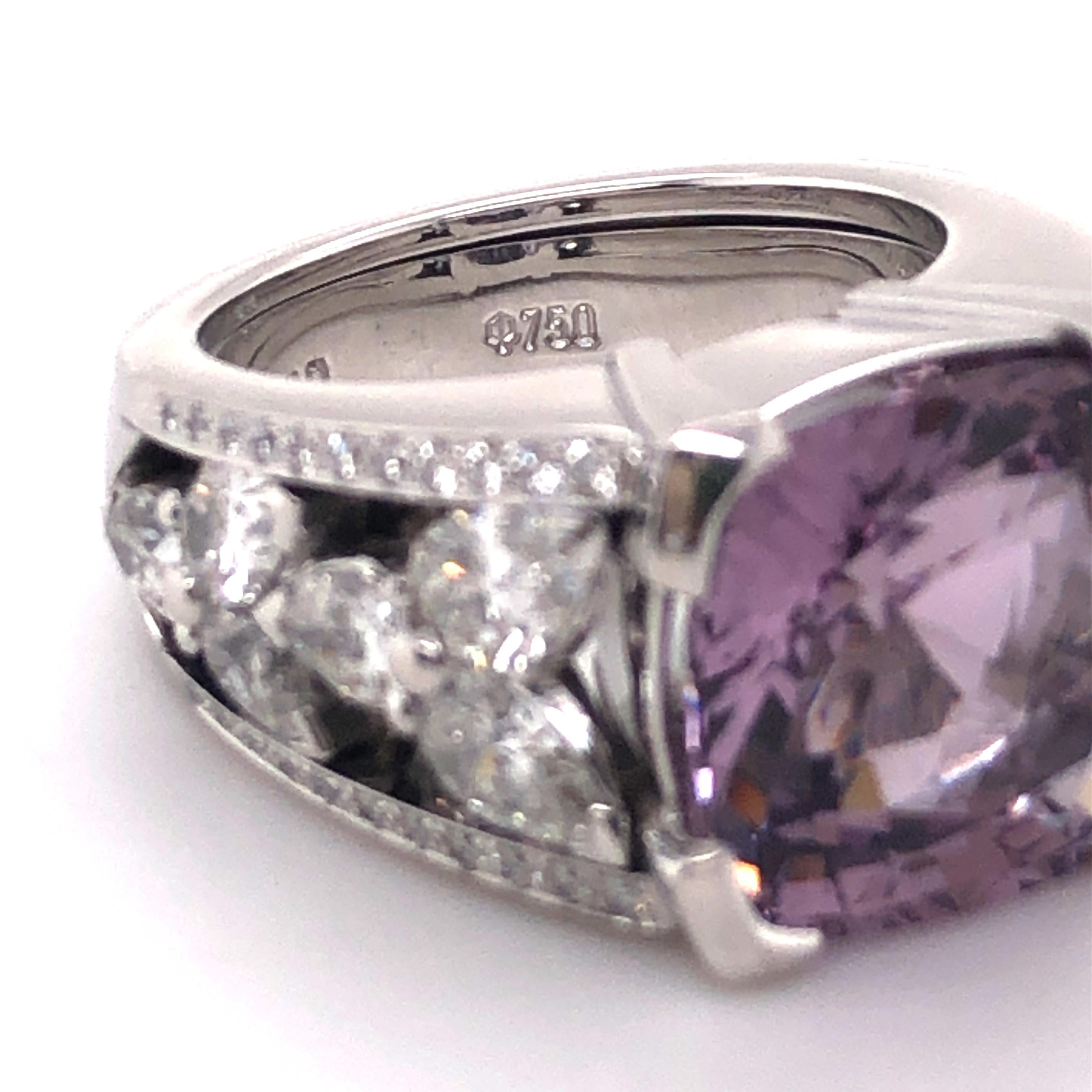 Certified 8.90 Ct Violet Burmese Spinel and Diamond Ring in 18 Karat White Gold For Sale 1