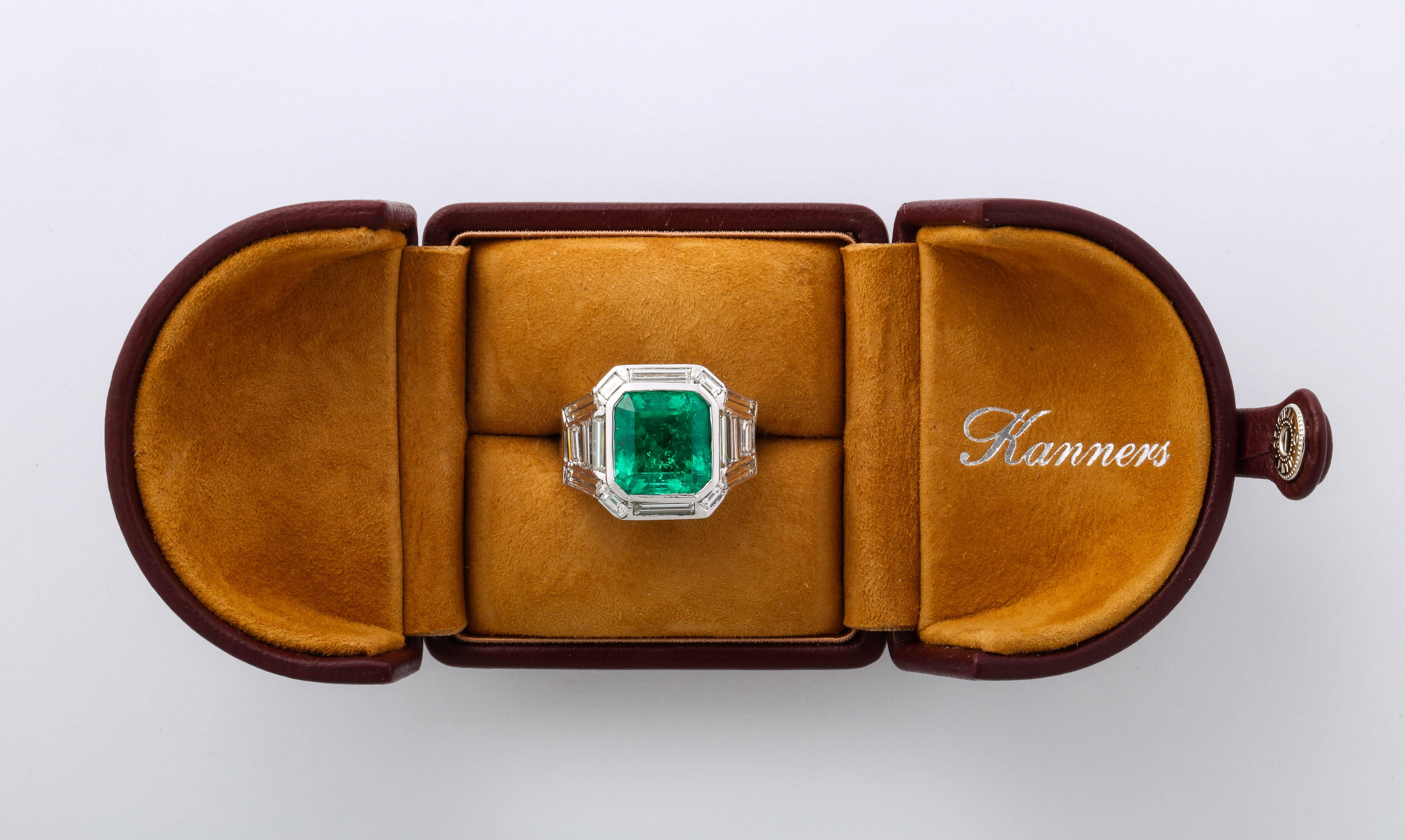 Certified 9 Carat Colombian Emerald and Diamond Italian Ring In Excellent Condition In Bal Harbour, FL