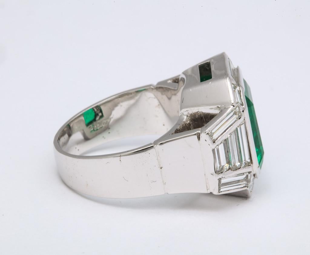 Women's or Men's Certified 9 Carat Colombian Emerald and Diamond Italian Ring