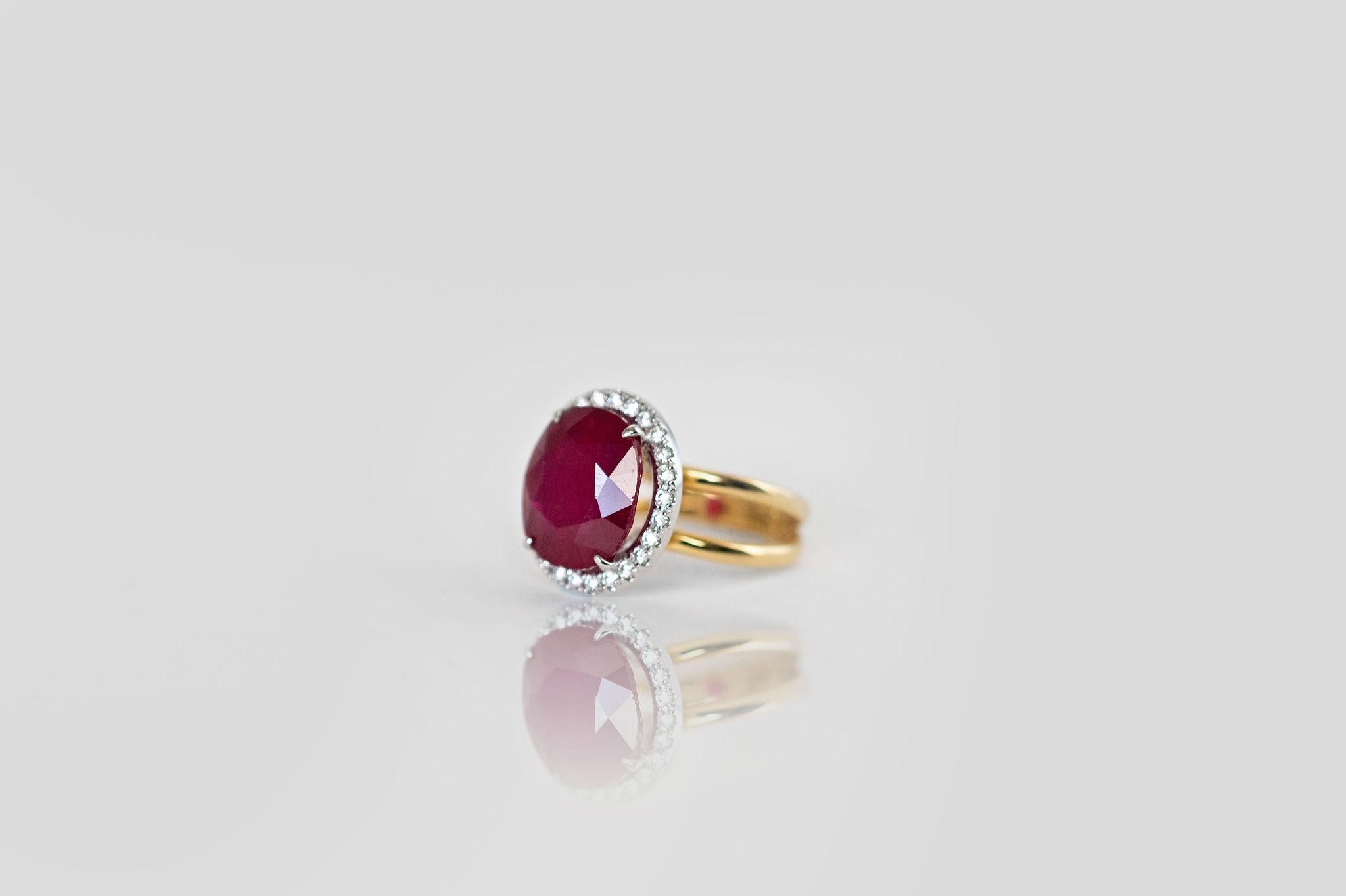 Certified 9 Carat Red Ruby and Diamond Ring, 14k Yellow Gold 5