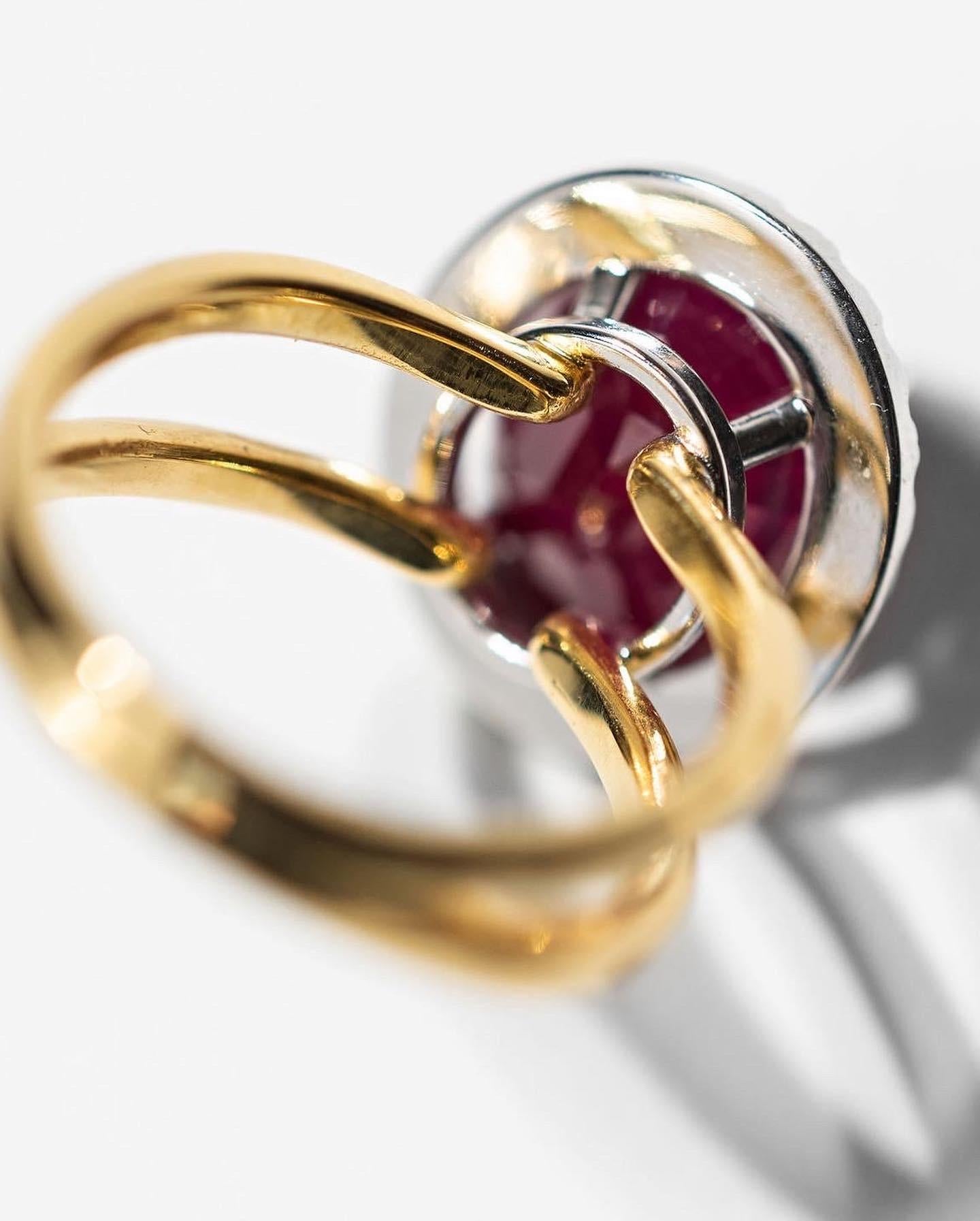 Certified 9 Carat Red Ruby and Diamond Ring, 14k Yellow Gold 6