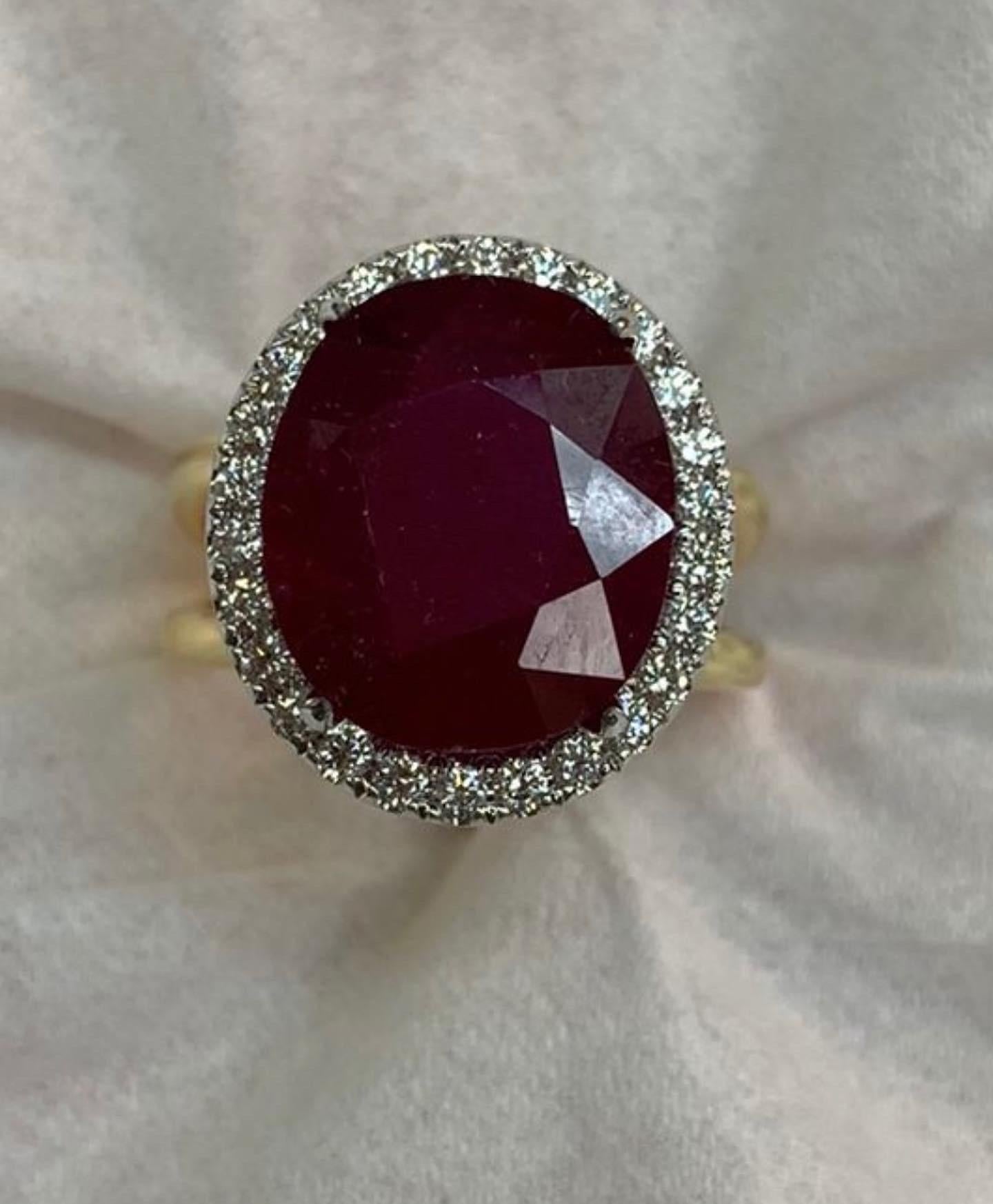Certified 9 Carat Red Ruby and Diamond Ring, 14k Yellow Gold In New Condition In London, CA