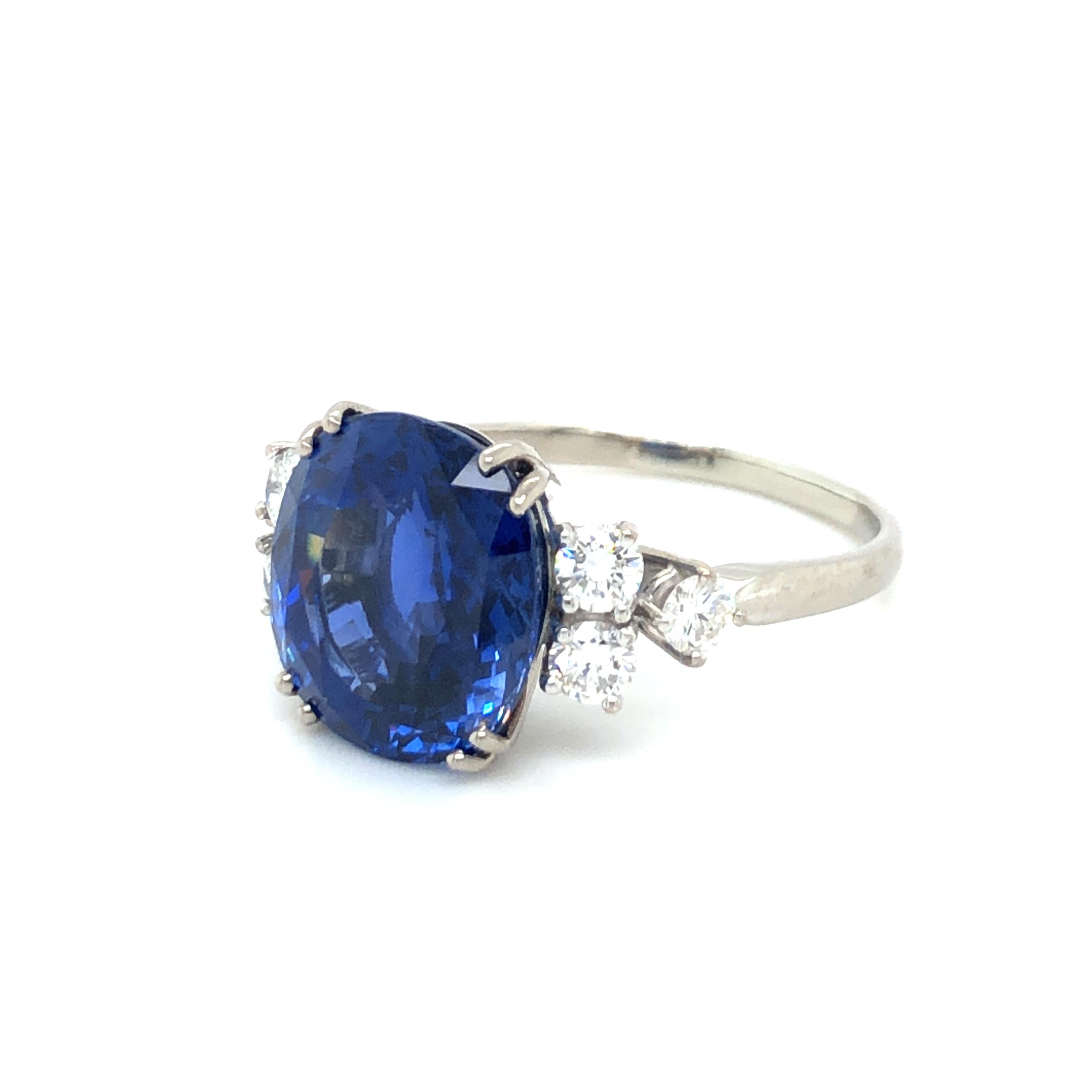 Certified 9.32 Carat Burma No Heat Sapphire and Diamond Ring by Gübelin In Good Condition In Lucerne, CH