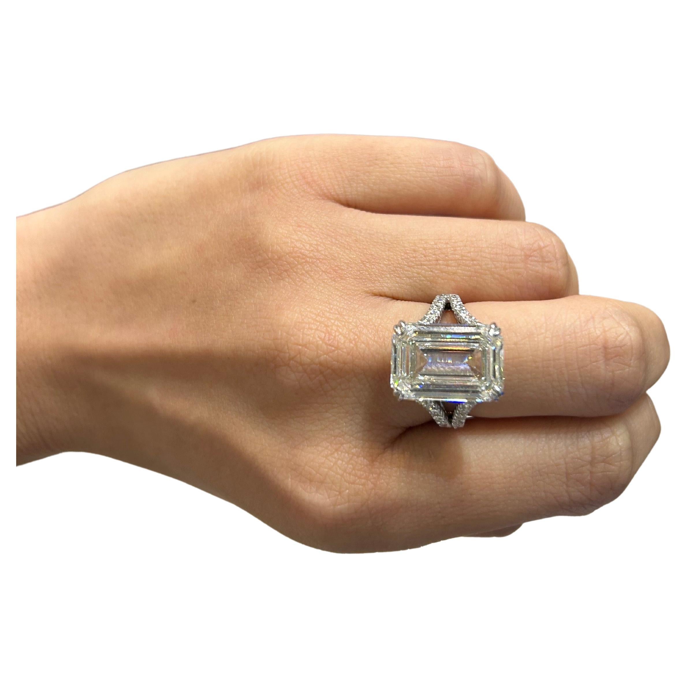 Certified 9.40 Carat H VVS2 Emerald Cut Diamond Engagement Ring For Sale