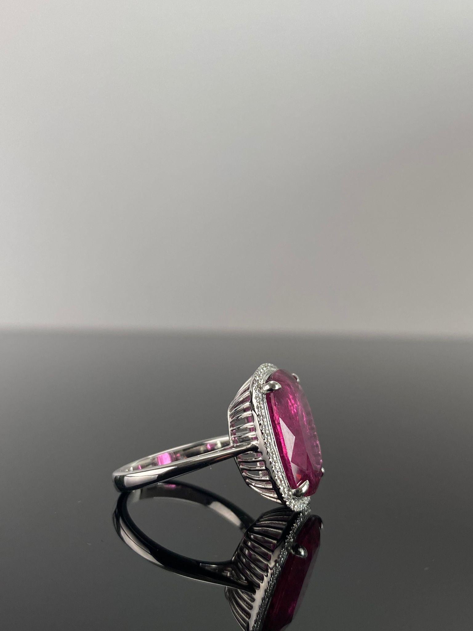Modern Certified 9.40 Carat Rubelite Tourmaline and Diamond Cocktail Engagement Ring For Sale